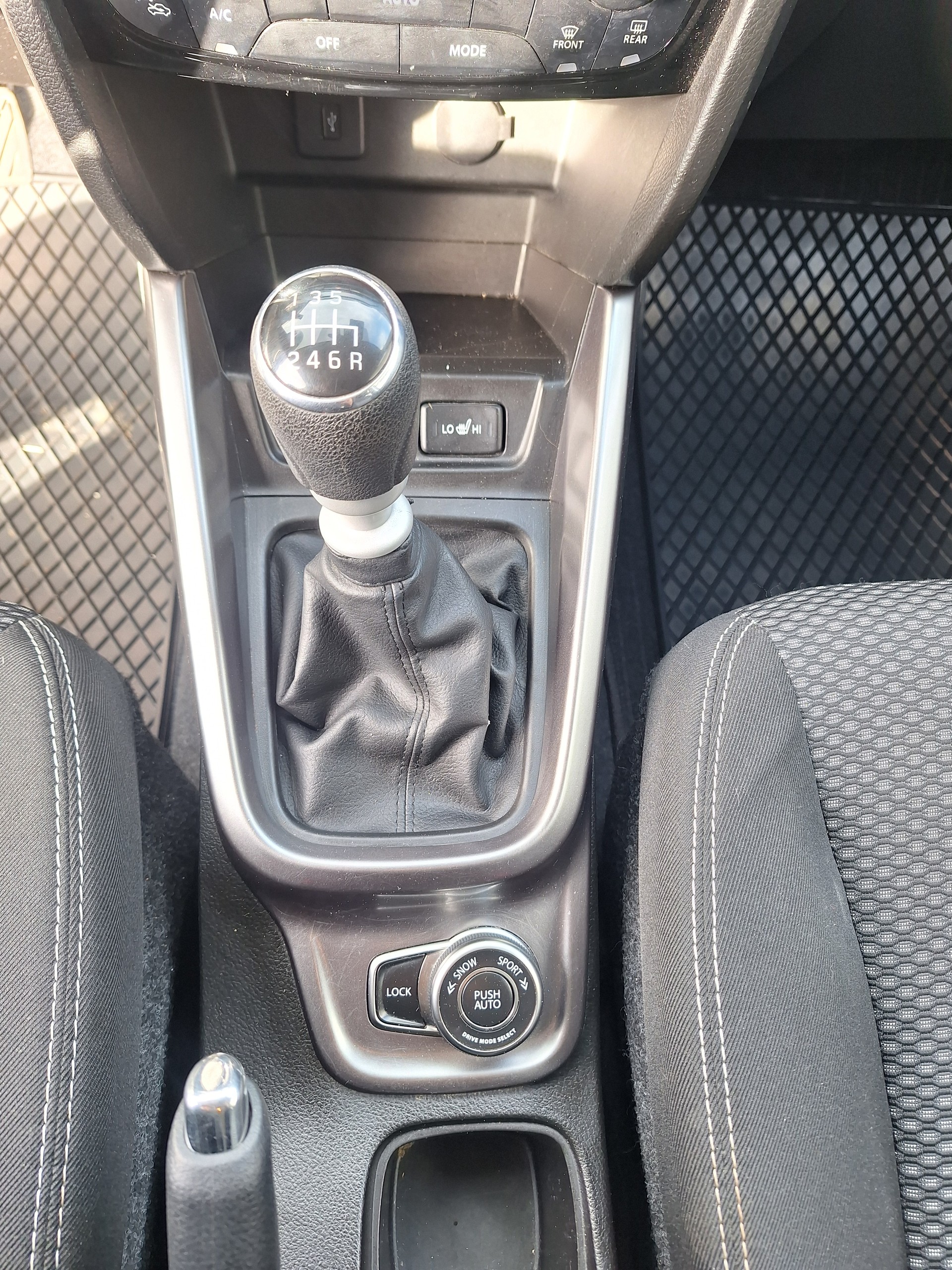 SUZUKI Vitara 1.4 Boosterjet Compact + Hybrid-image-9