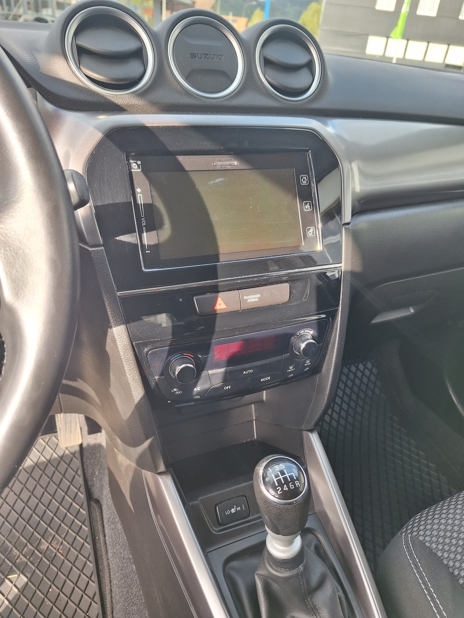 SUZUKI Vitara 1.4 Boosterjet Compact + Hybrid-image-8