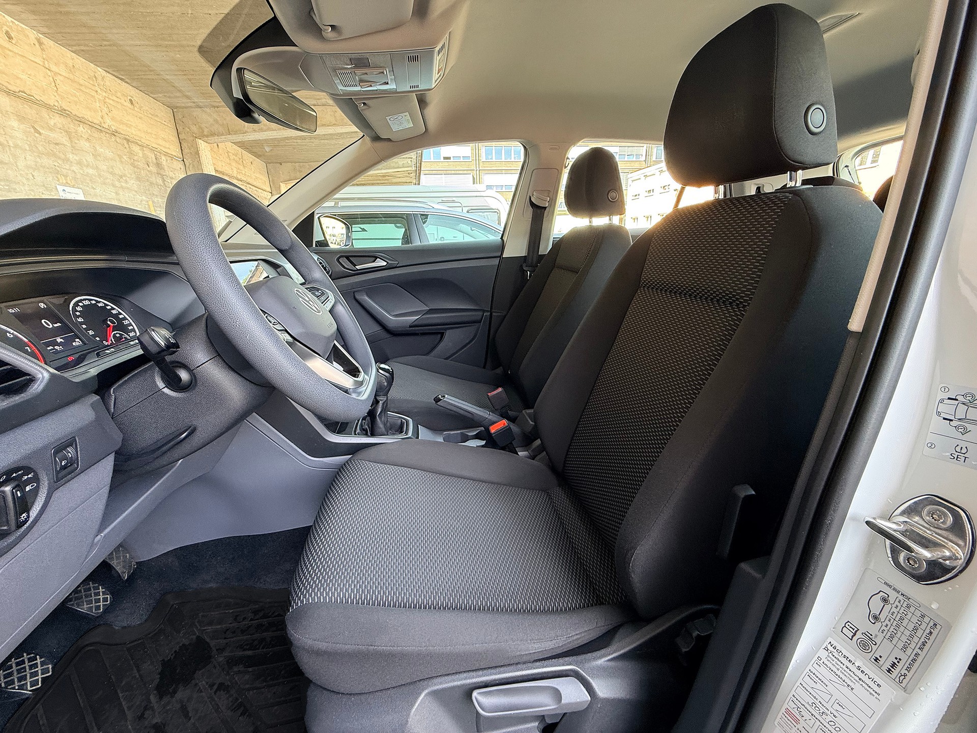 VW T-Cross 1.0 TSI Life-image-16
