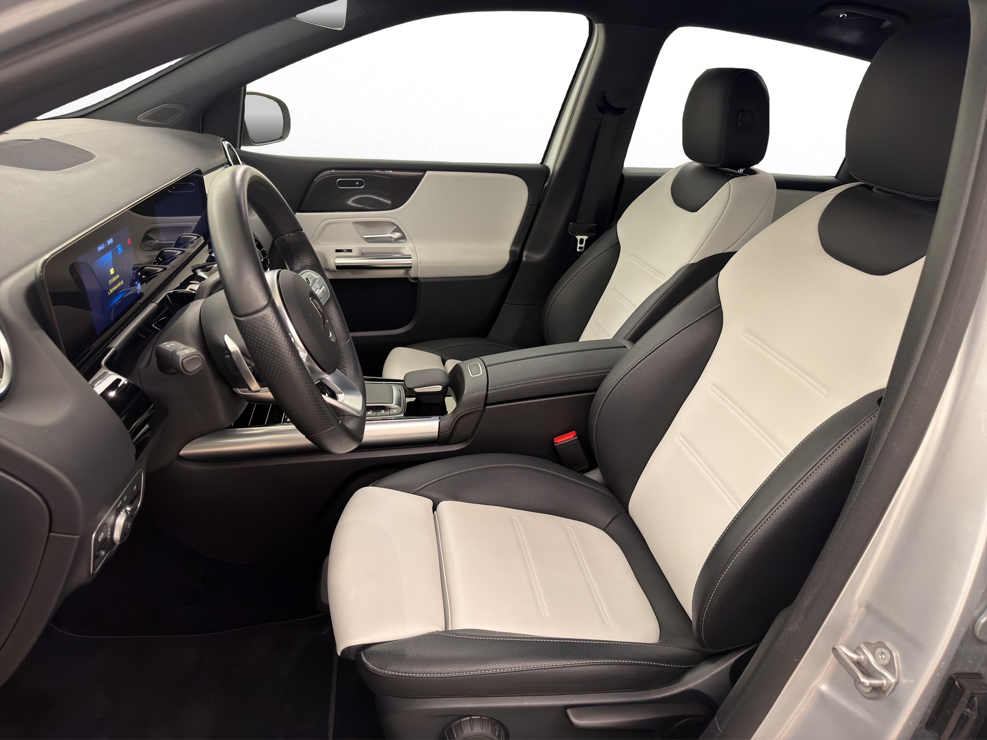 MERCEDES-BENZ B 220 AMG Line 4matic-image-5