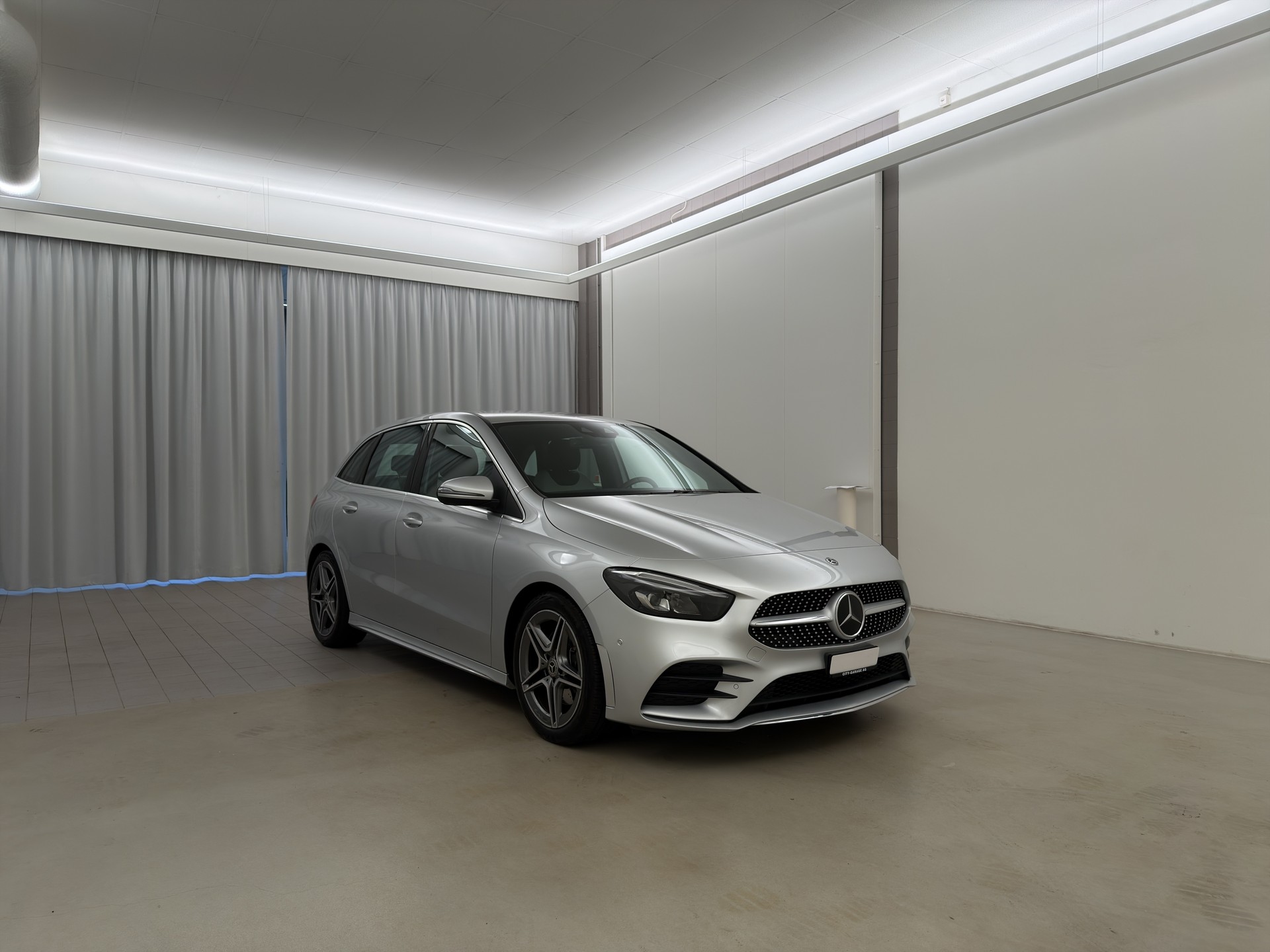 MERCEDES-BENZ B 220 AMG Line 4matic-image-4