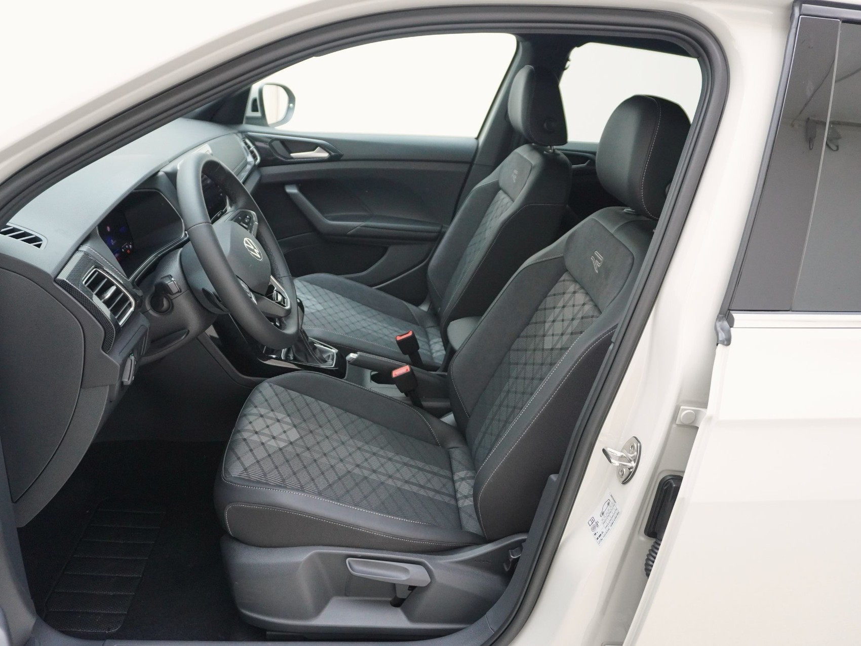 VW T-Cross 1.0 TSI R-Line DSG-image-12