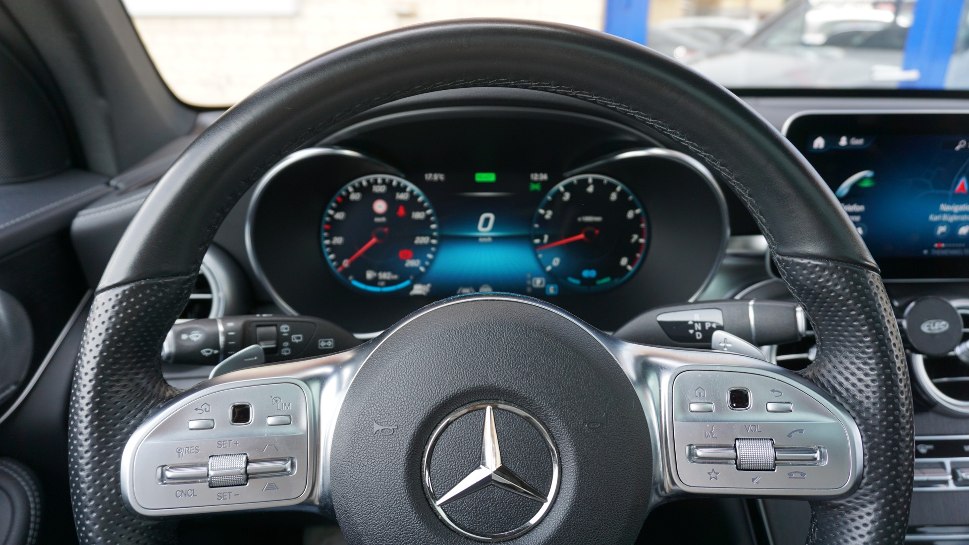 MERCEDES-BENZ GLC 300 AMG Line 4m-image-10