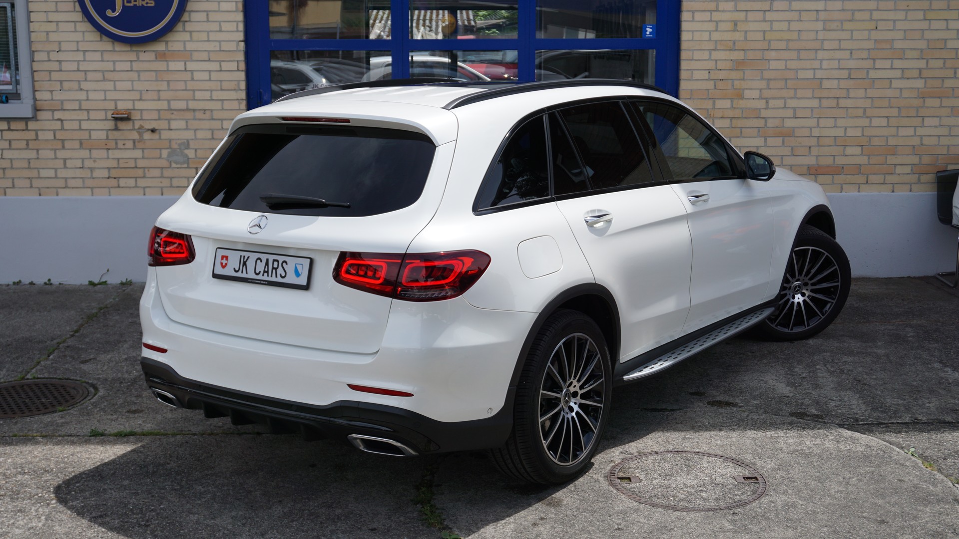 MERCEDES-BENZ GLC 300 AMG Line 4m-image-8