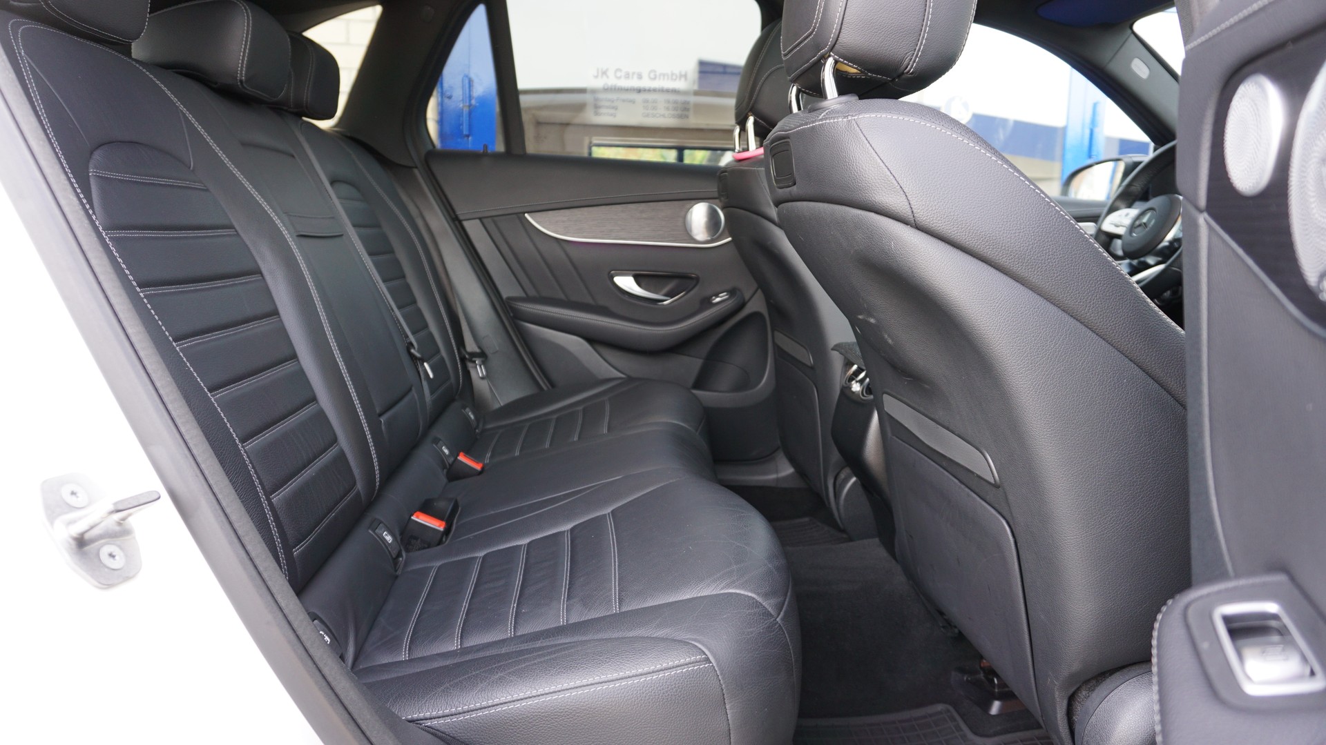 MERCEDES-BENZ GLC 300 AMG Line 4m-image-16