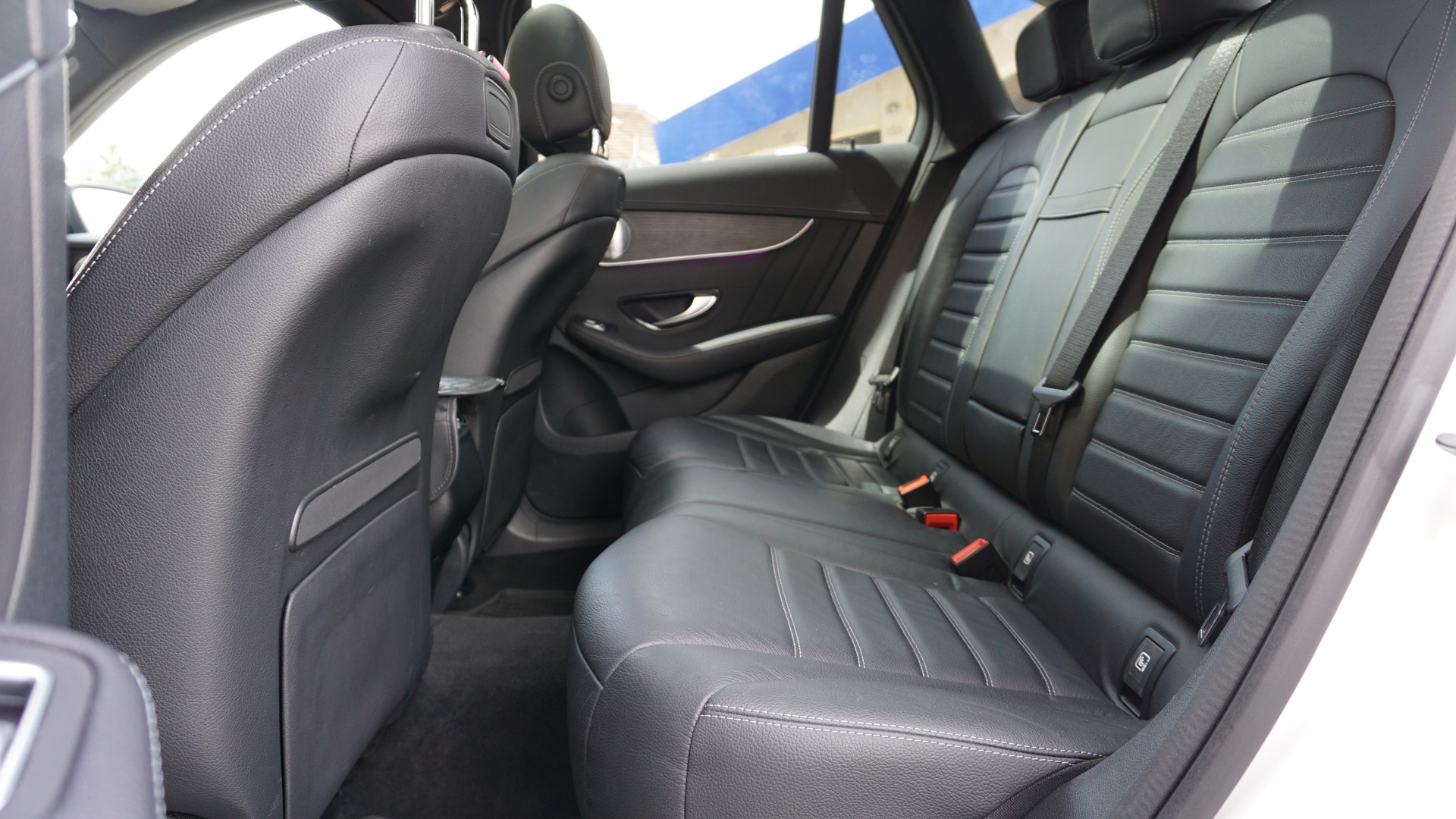 MERCEDES-BENZ GLC 300 AMG Line 4m-image-15