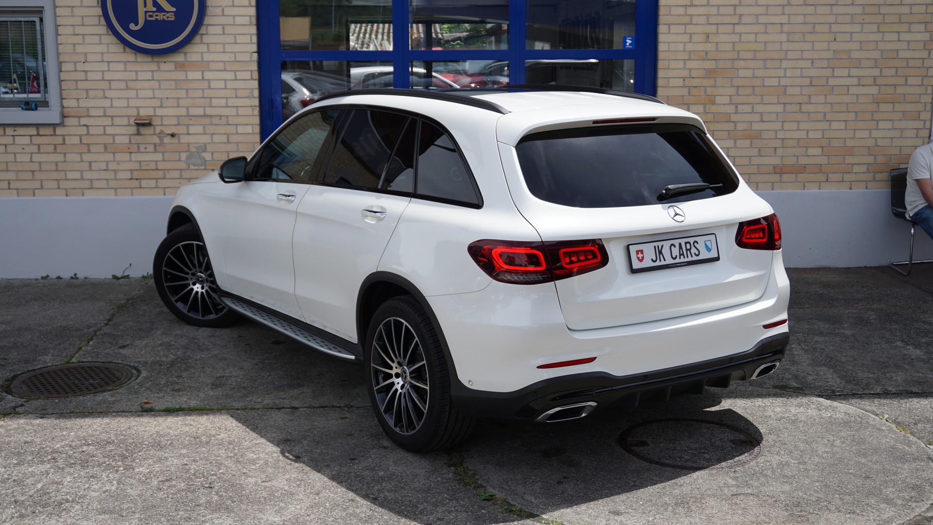 MERCEDES-BENZ GLC 300 AMG Line 4m-image-9