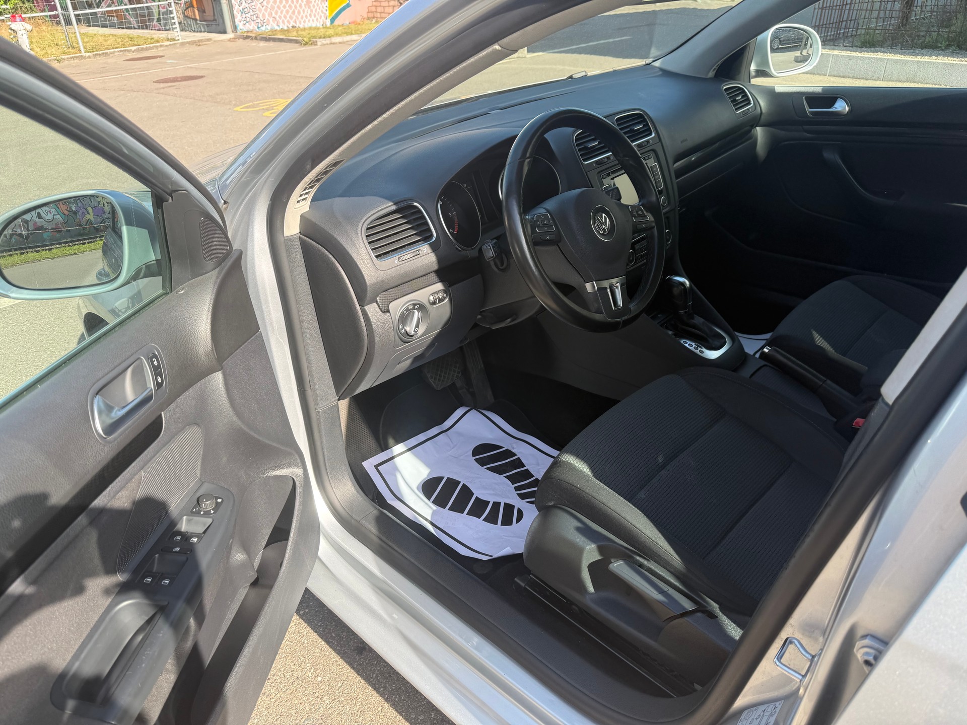 VW Golf Variant 2.0 TDI Team DSG-image-8