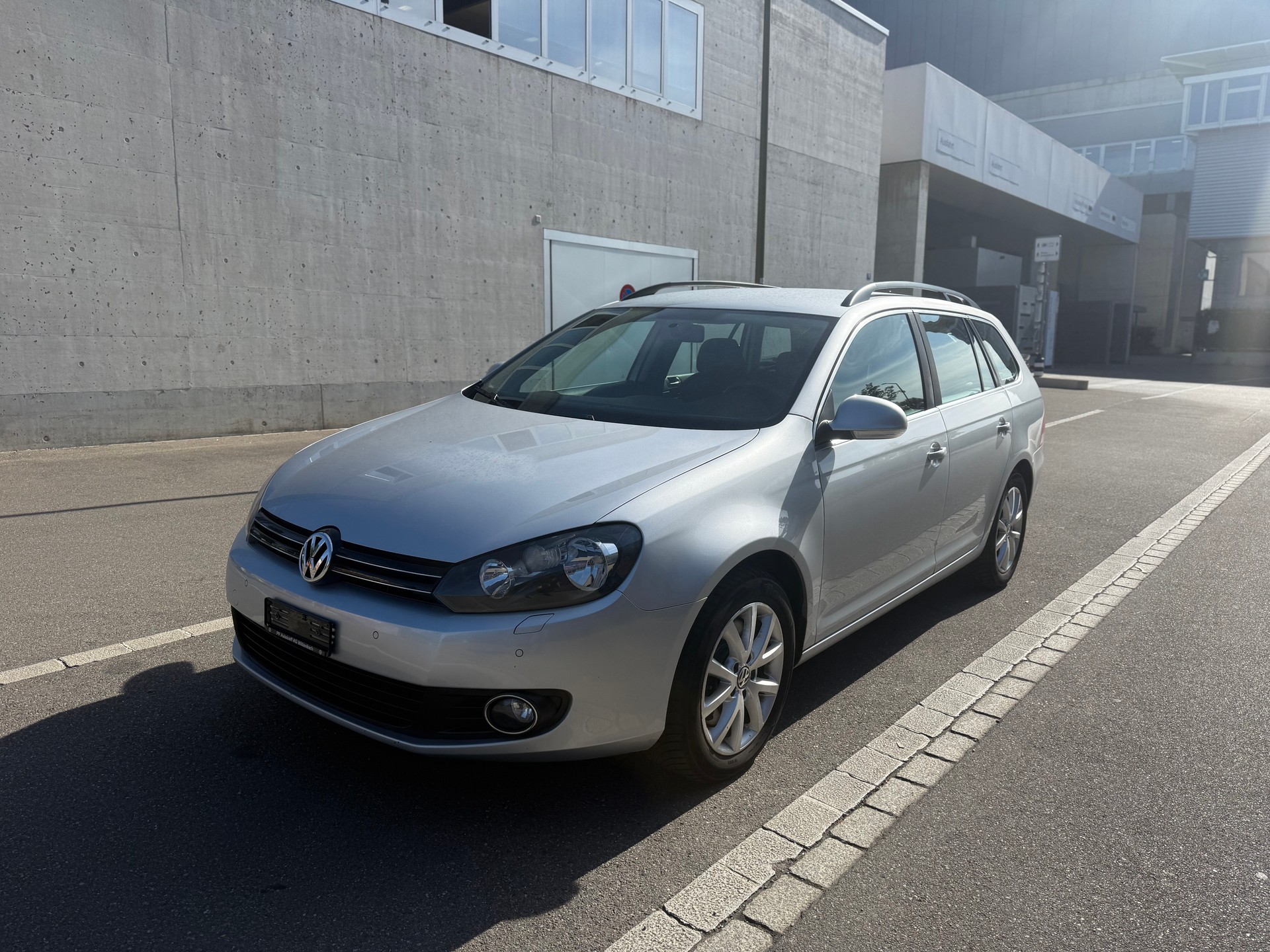 VW Golf Variant 2.0 TDI Team DSG-image-2