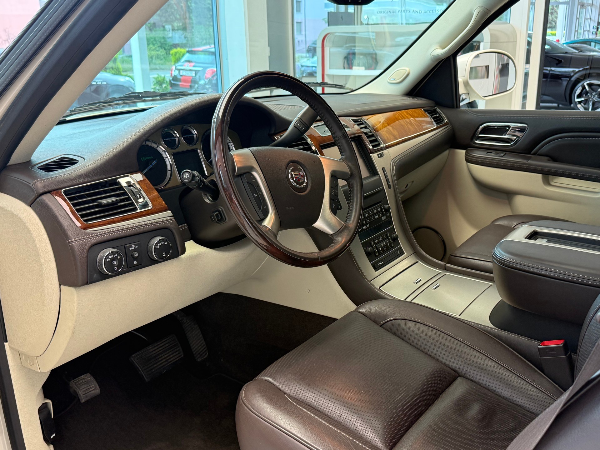 CADILLAC Escalade 6.0 Hybrid Platinum Edition-image-8