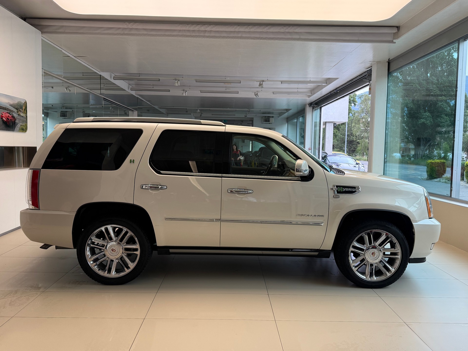 CADILLAC Escalade 6.0 Hybrid Platinum Edition-image-3