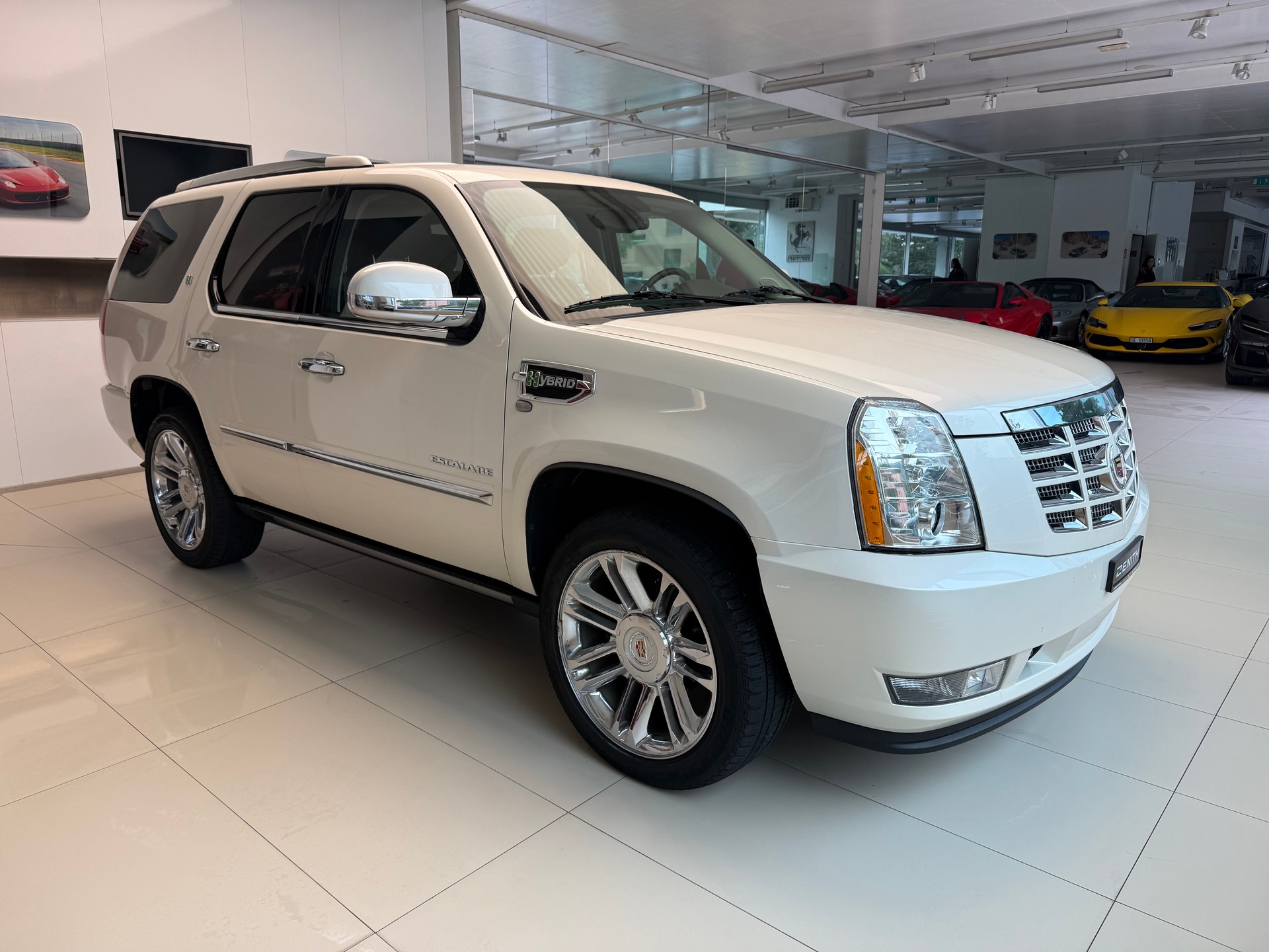 CADILLAC Escalade 6.0 Hybrid Platinum Edition-image-2