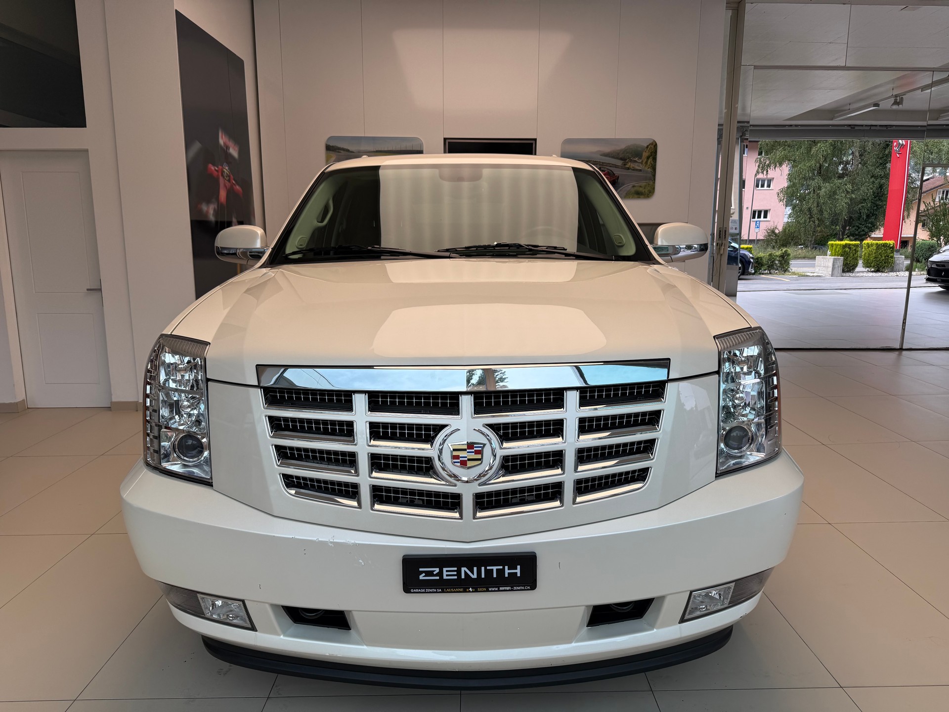 CADILLAC Escalade 6.0 Hybrid Platinum Edition-image-1