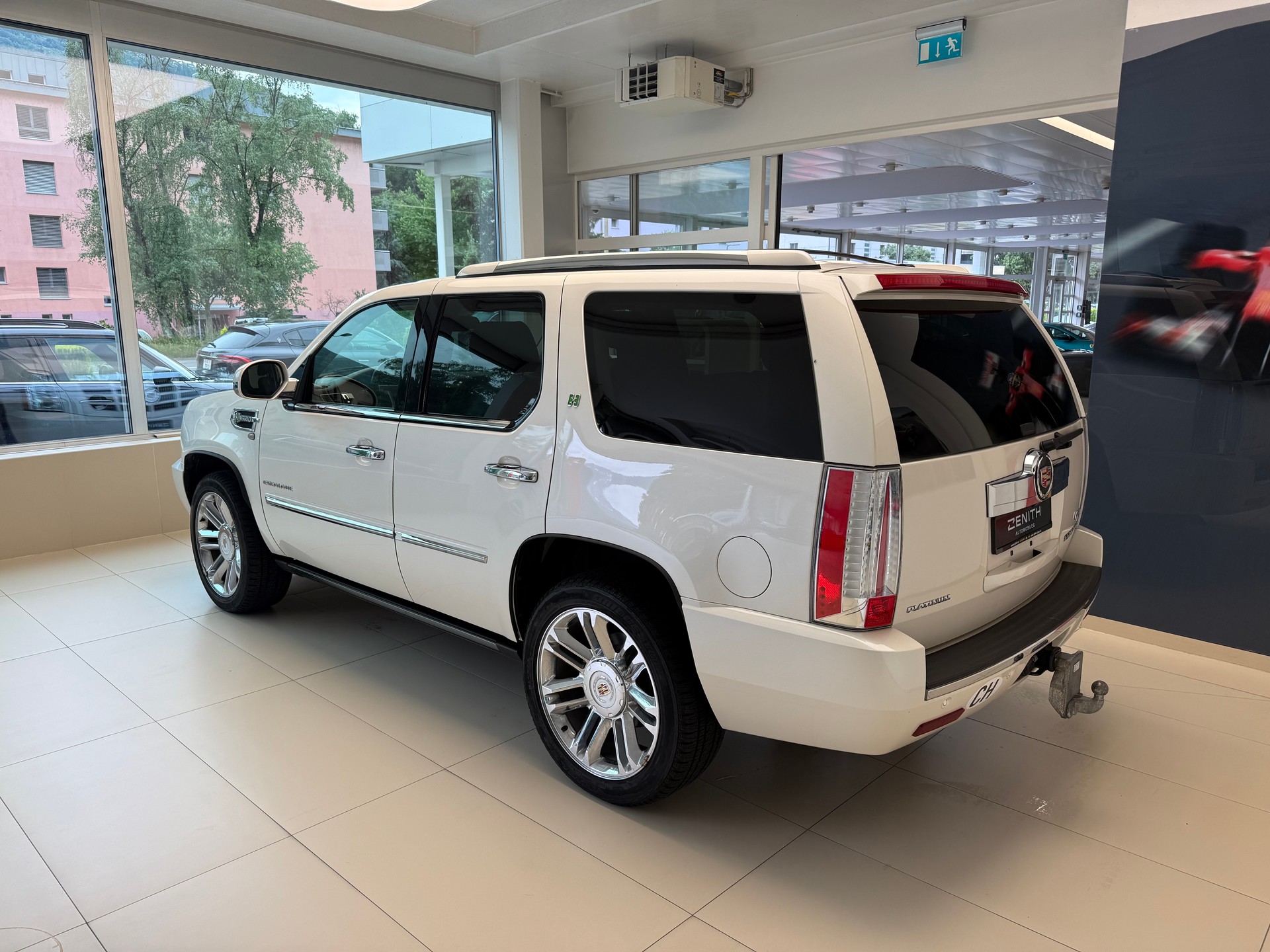CADILLAC Escalade 6.0 Hybrid Platinum Edition-image-6