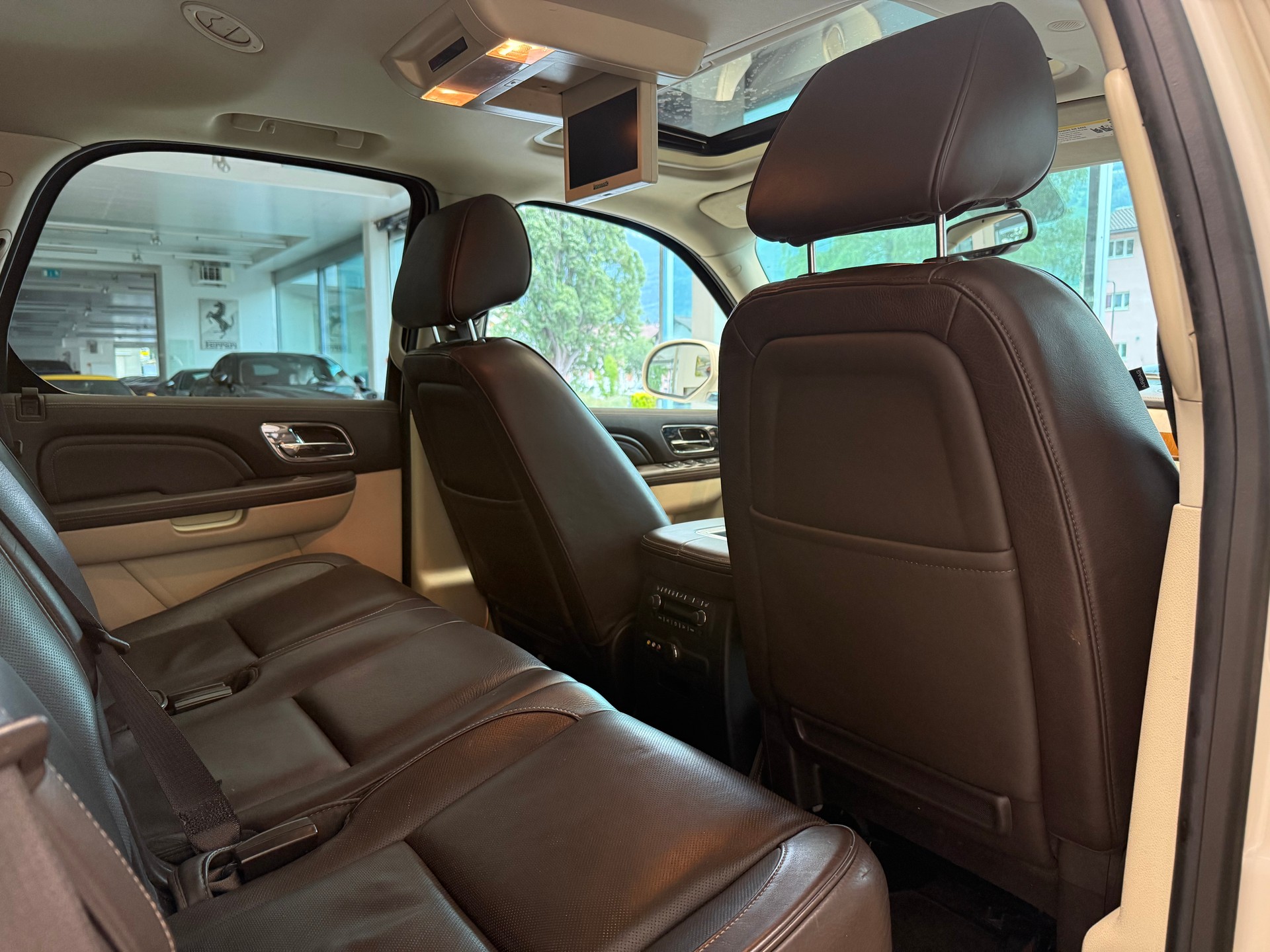 CADILLAC Escalade 6.0 Hybrid Platinum Edition-image-14