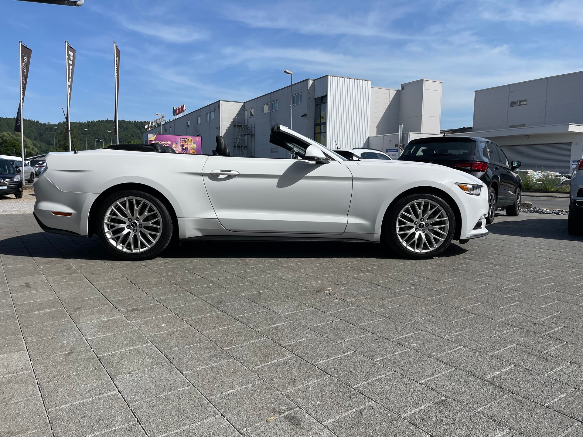 FORD Mustang Convertible 2.3 Automat-image-9