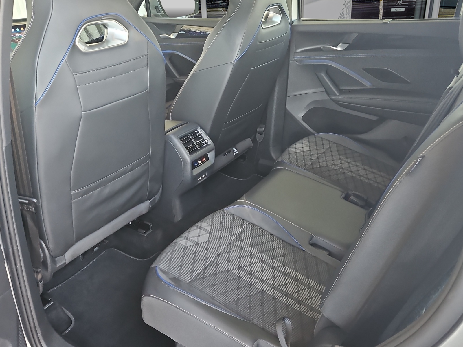VW Tayron 2.0 TSI R-Line DSG 4Motion-image-19