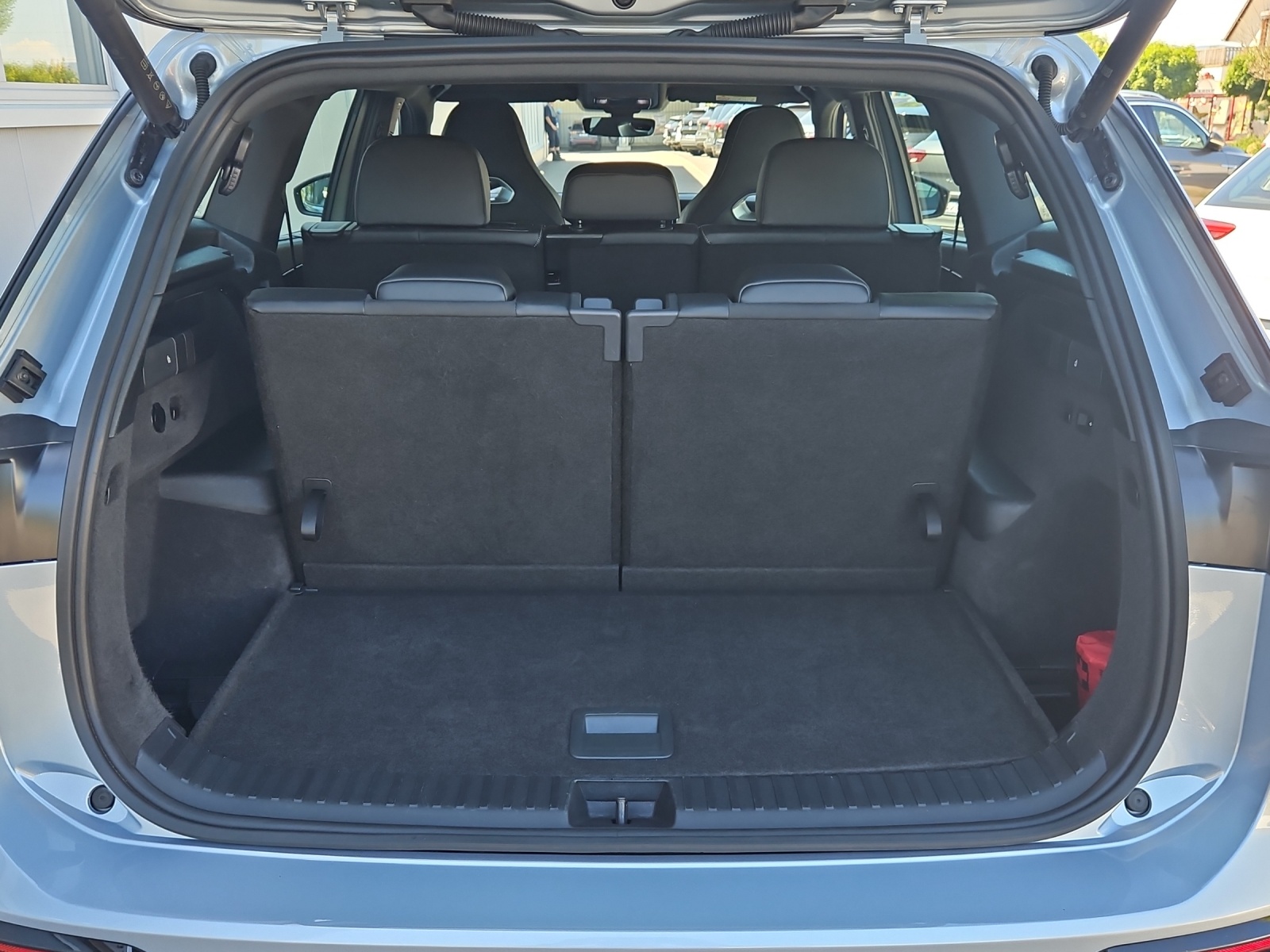 VW Tayron 2.0 TSI R-Line DSG 4Motion-image-24