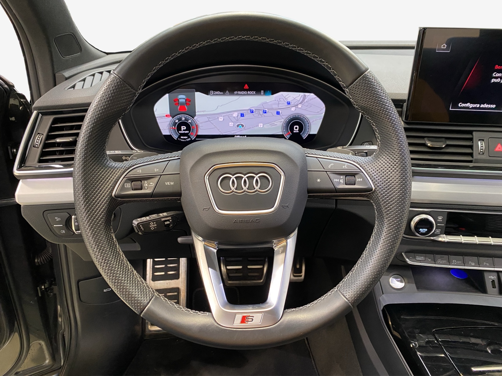 AUDI Q5 40 TDI Black Edition quattro S-tronic-image-9