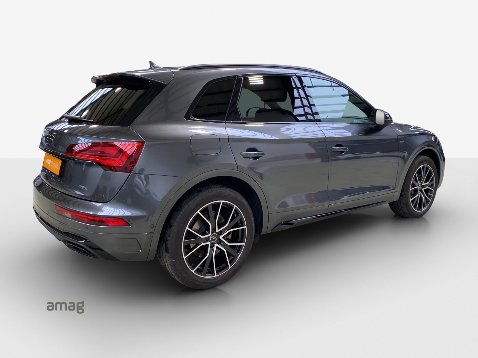 AUDI Q5 40 TDI Black Edition quattro S-tronic-image-4