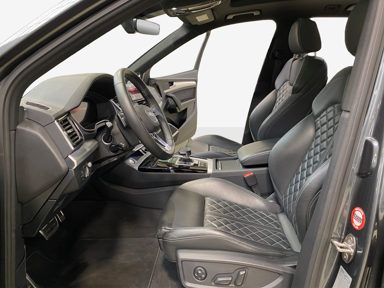 AUDI Q5 40 TDI Black Edition quattro S-tronic-image-7