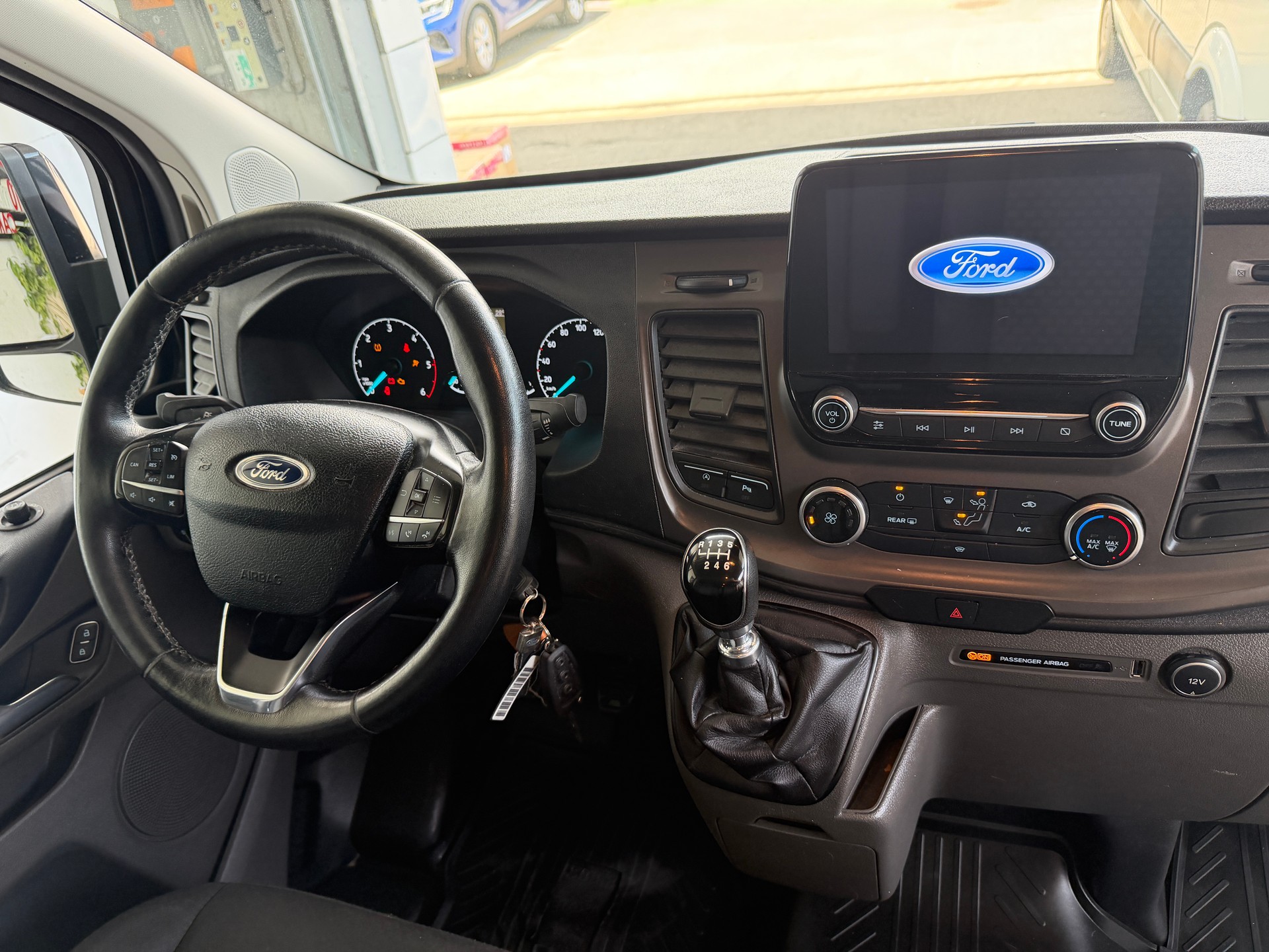 FORD Transit Custom 320 L1H1 Ambiente-image-6