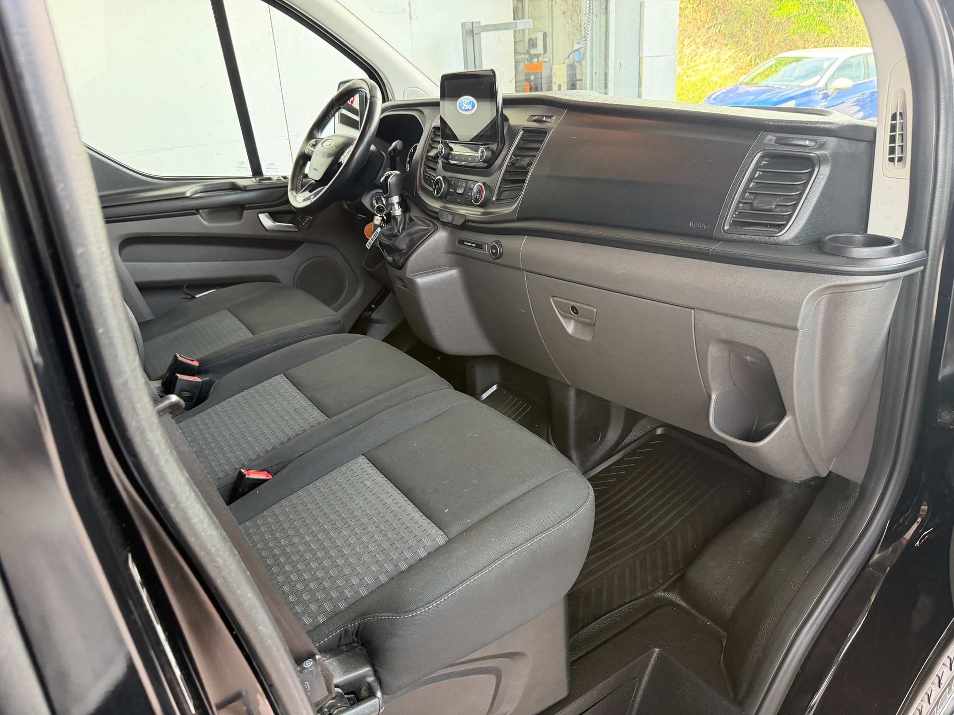 FORD Transit Custom 320 L1H1 Ambiente-image-7