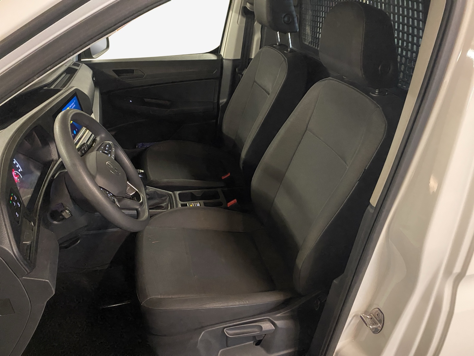 VW Caddy Cargo 2.0TDI-image-11