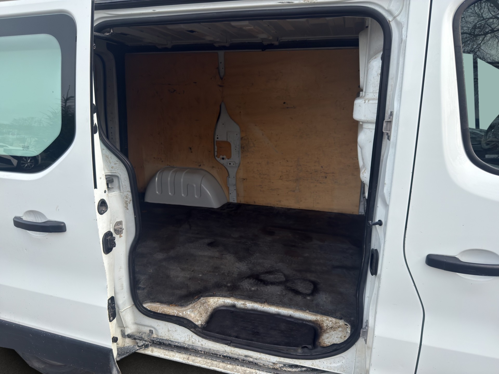 RENAULT Trafic 1.6 dCi 90 2.9t Access L1H1-image-11
