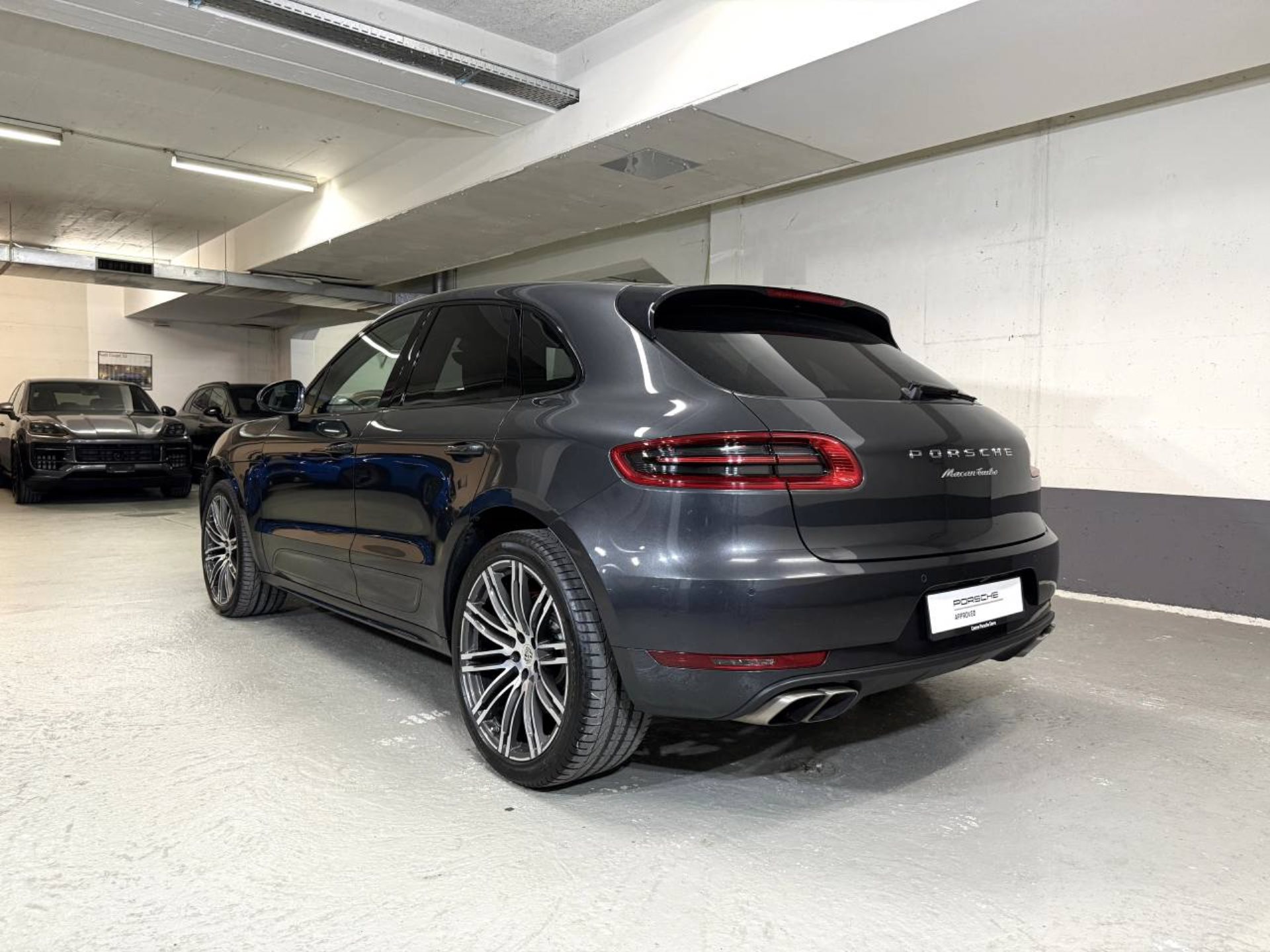 PORSCHE Macan Turbo-image-2