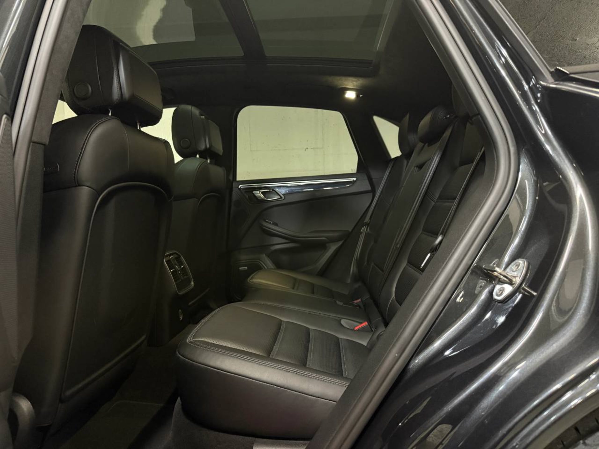 PORSCHE Macan Turbo-image-19