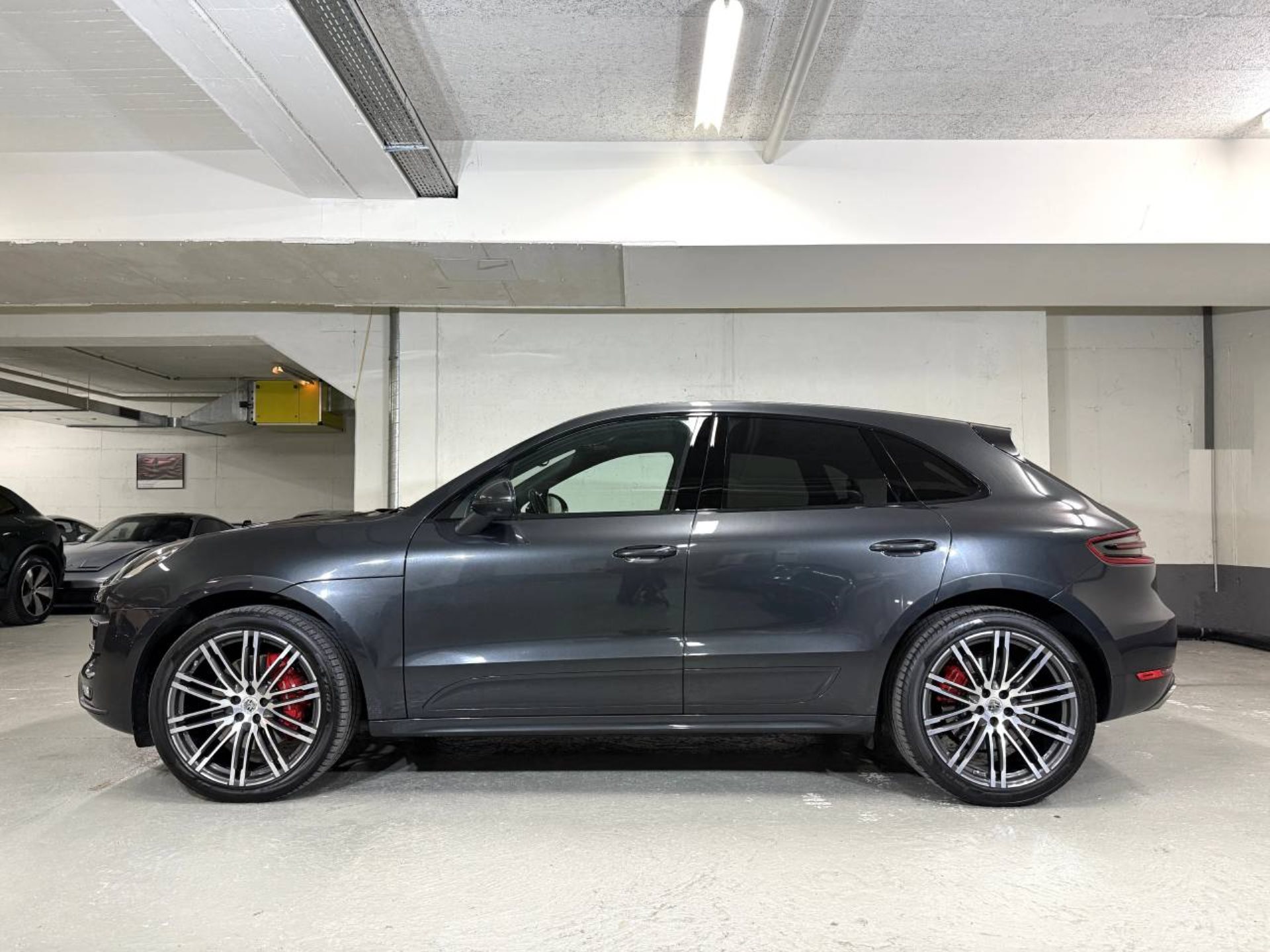 PORSCHE Macan Turbo-image-1