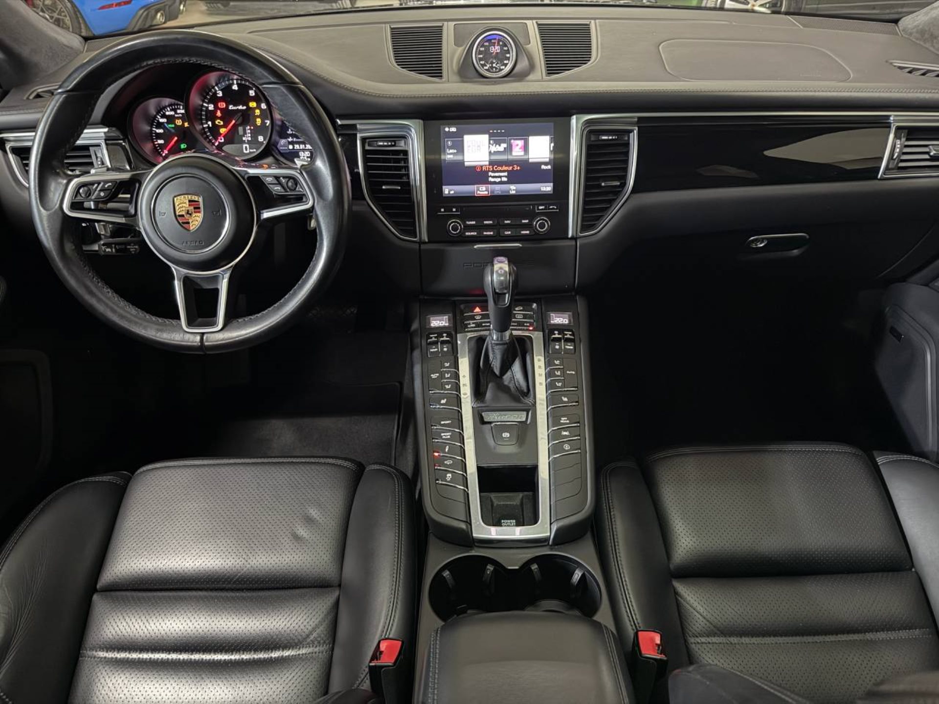 PORSCHE Macan Turbo-image-13