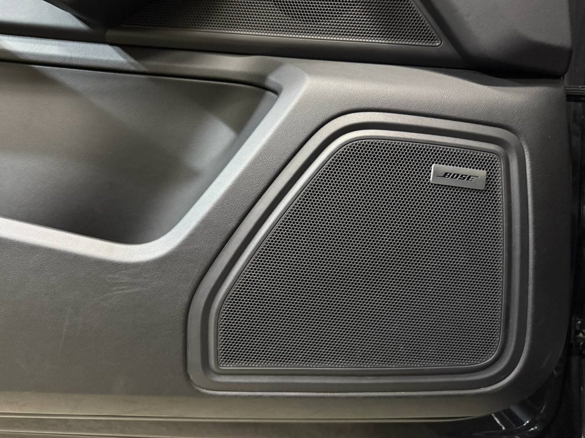 PORSCHE Macan Turbo-image-24
