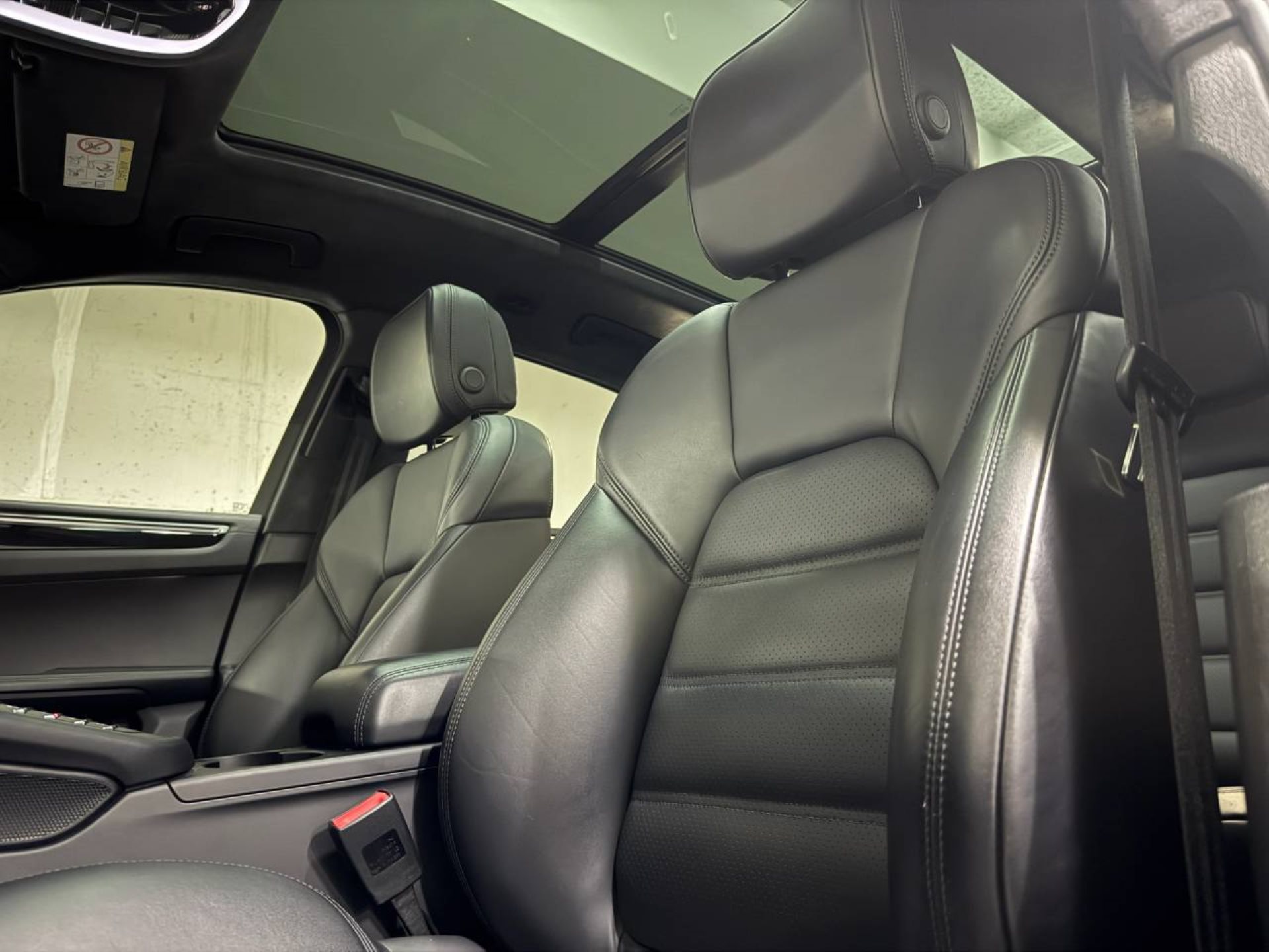 PORSCHE Macan Turbo-image-26