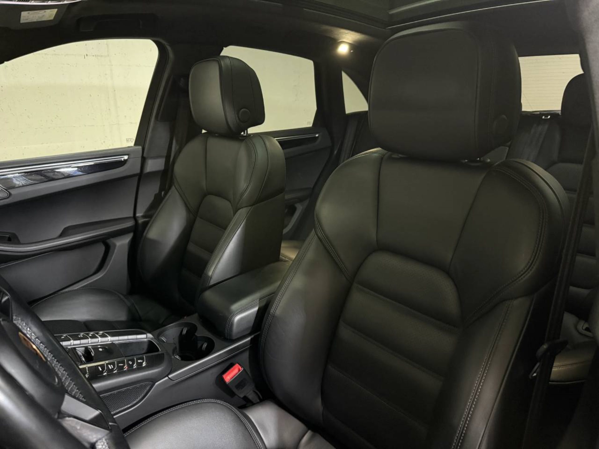 PORSCHE Macan Turbo-image-10