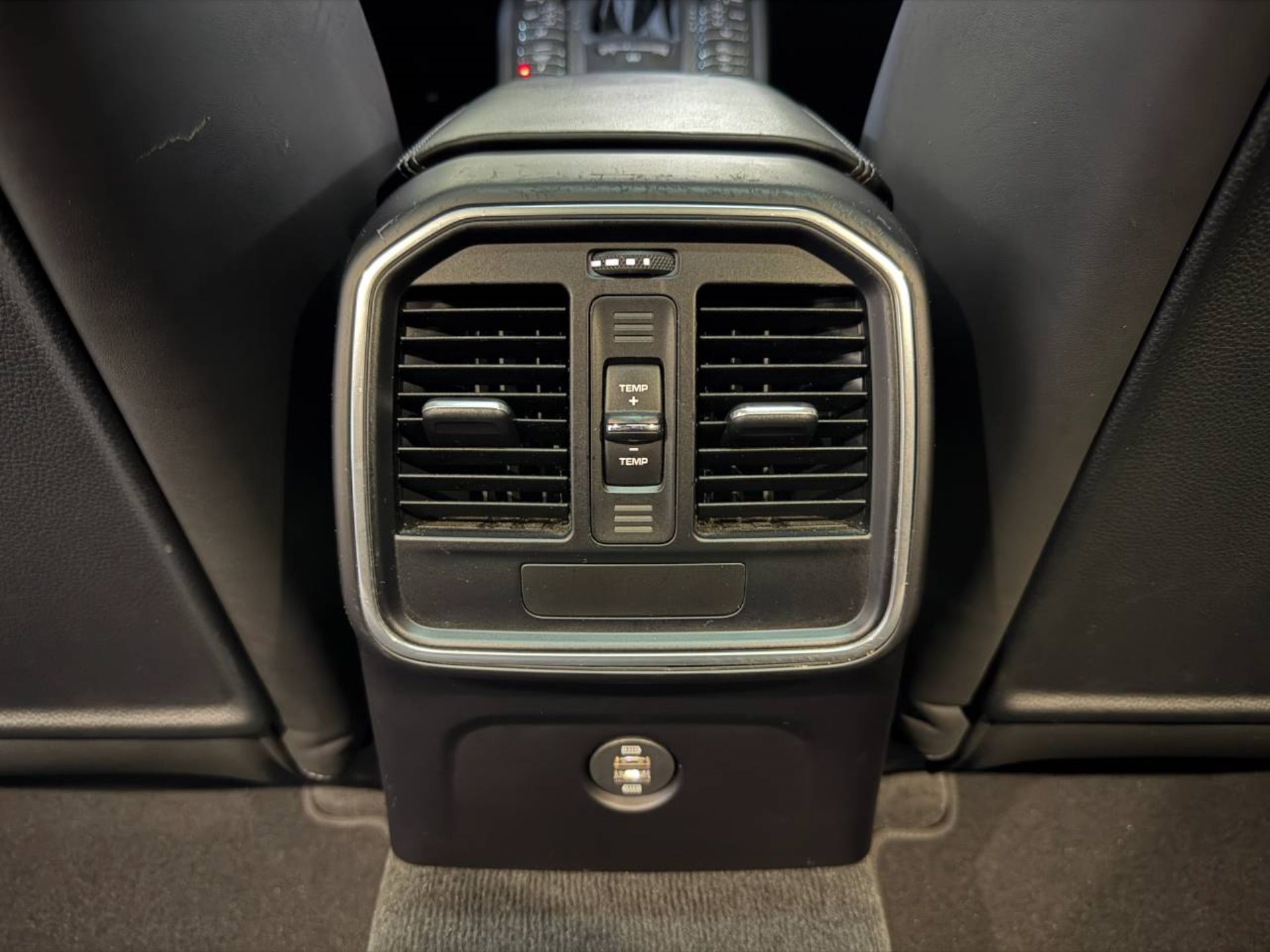 PORSCHE Macan Turbo-image-18