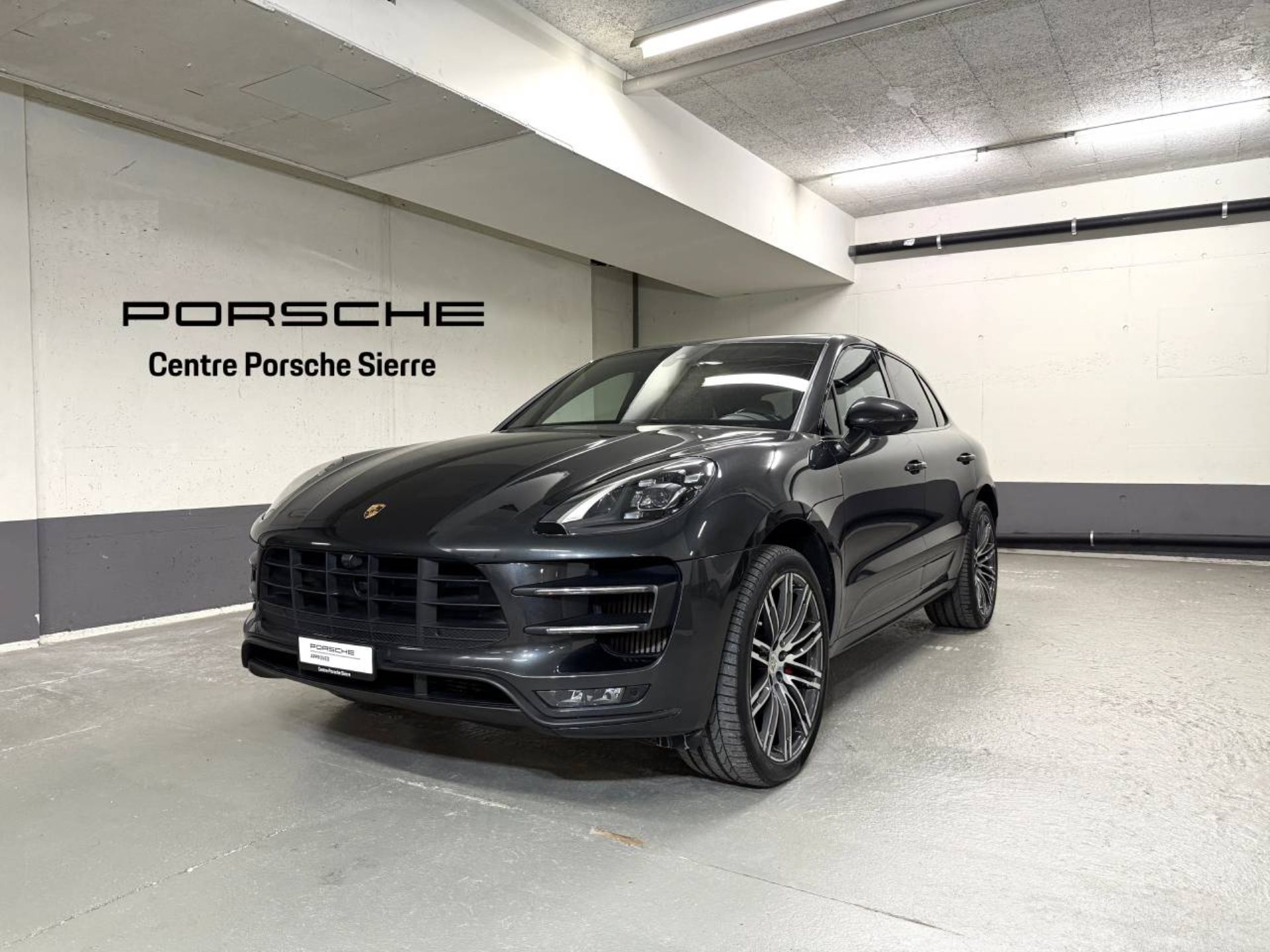 PORSCHE Macan Turbo-image-0