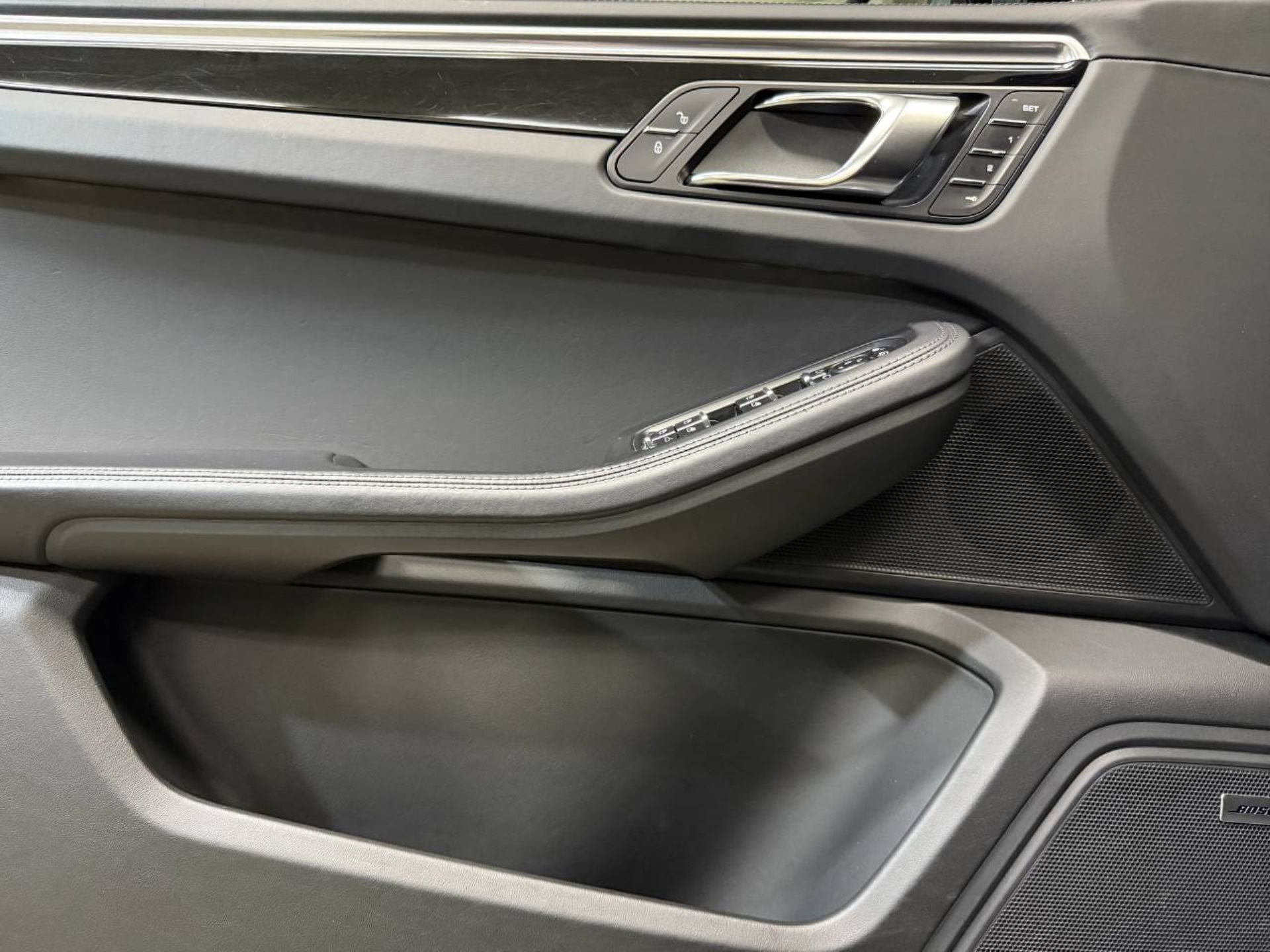 PORSCHE Macan Turbo-image-23