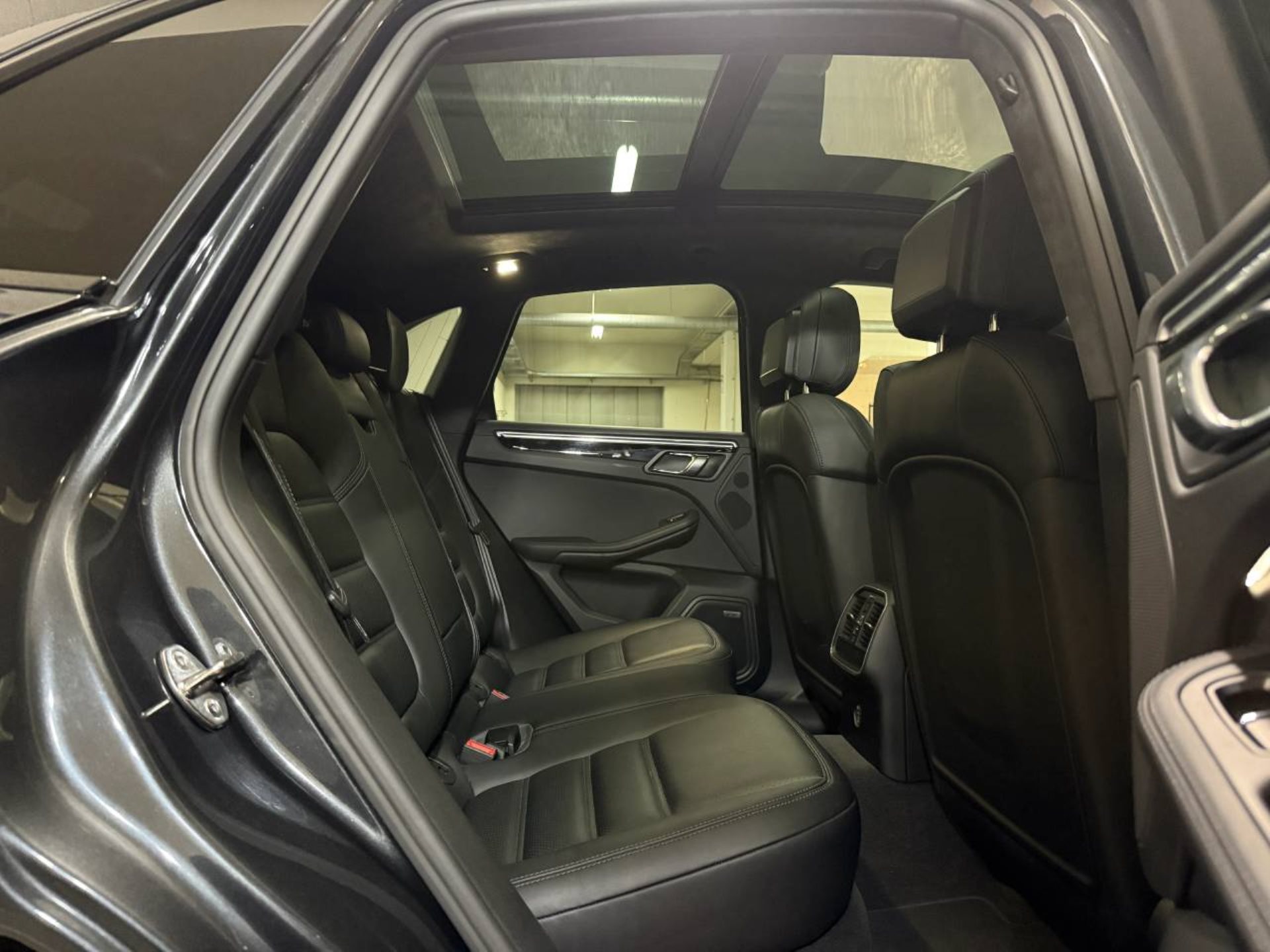 PORSCHE Macan Turbo-image-17