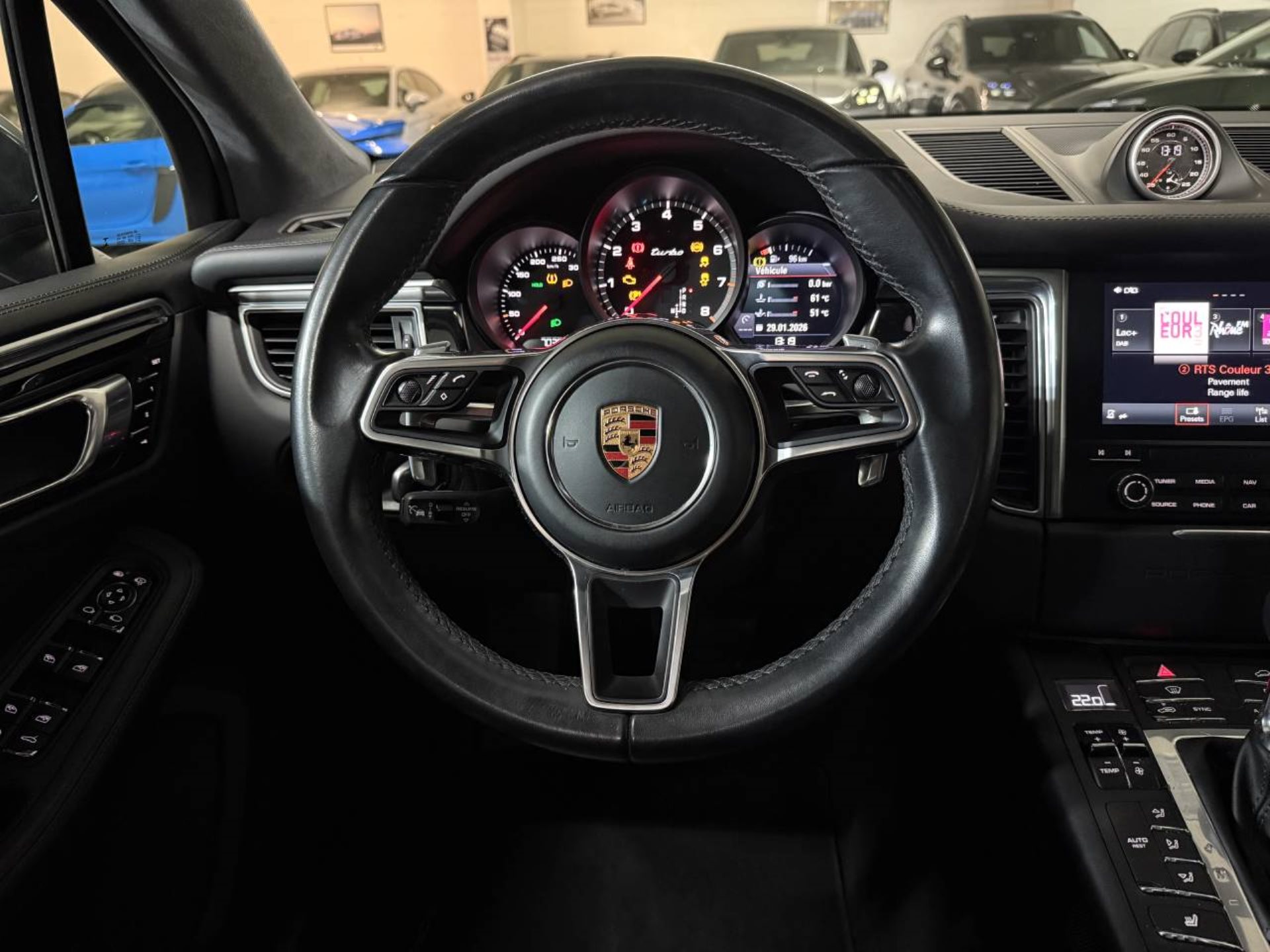 PORSCHE Macan Turbo-image-4