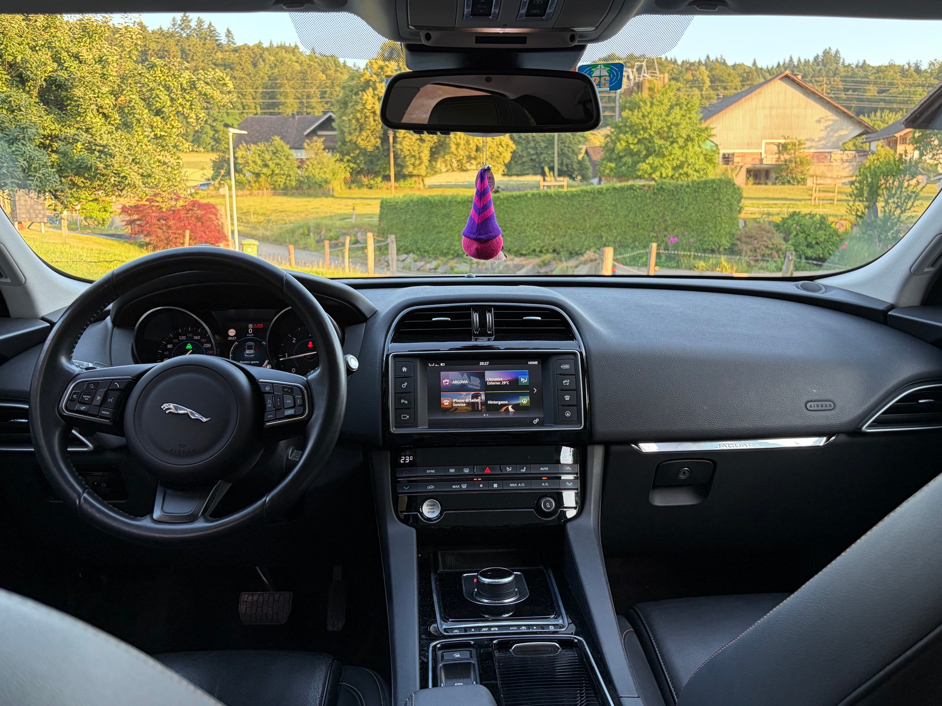 JAGUAR 2.0 D 180 Prestige AWD-image-3