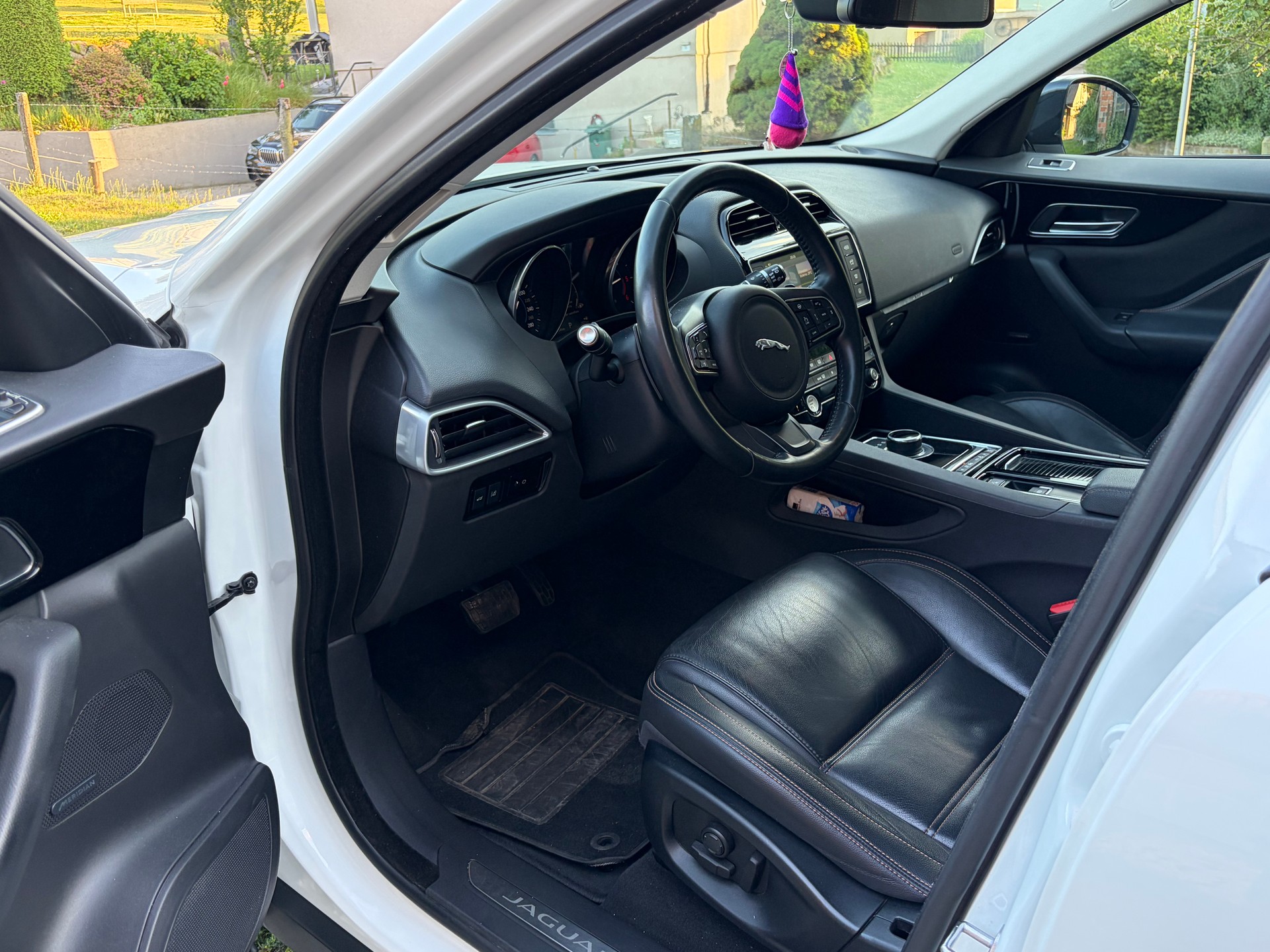 JAGUAR 2.0 D 180 Prestige AWD-image-5