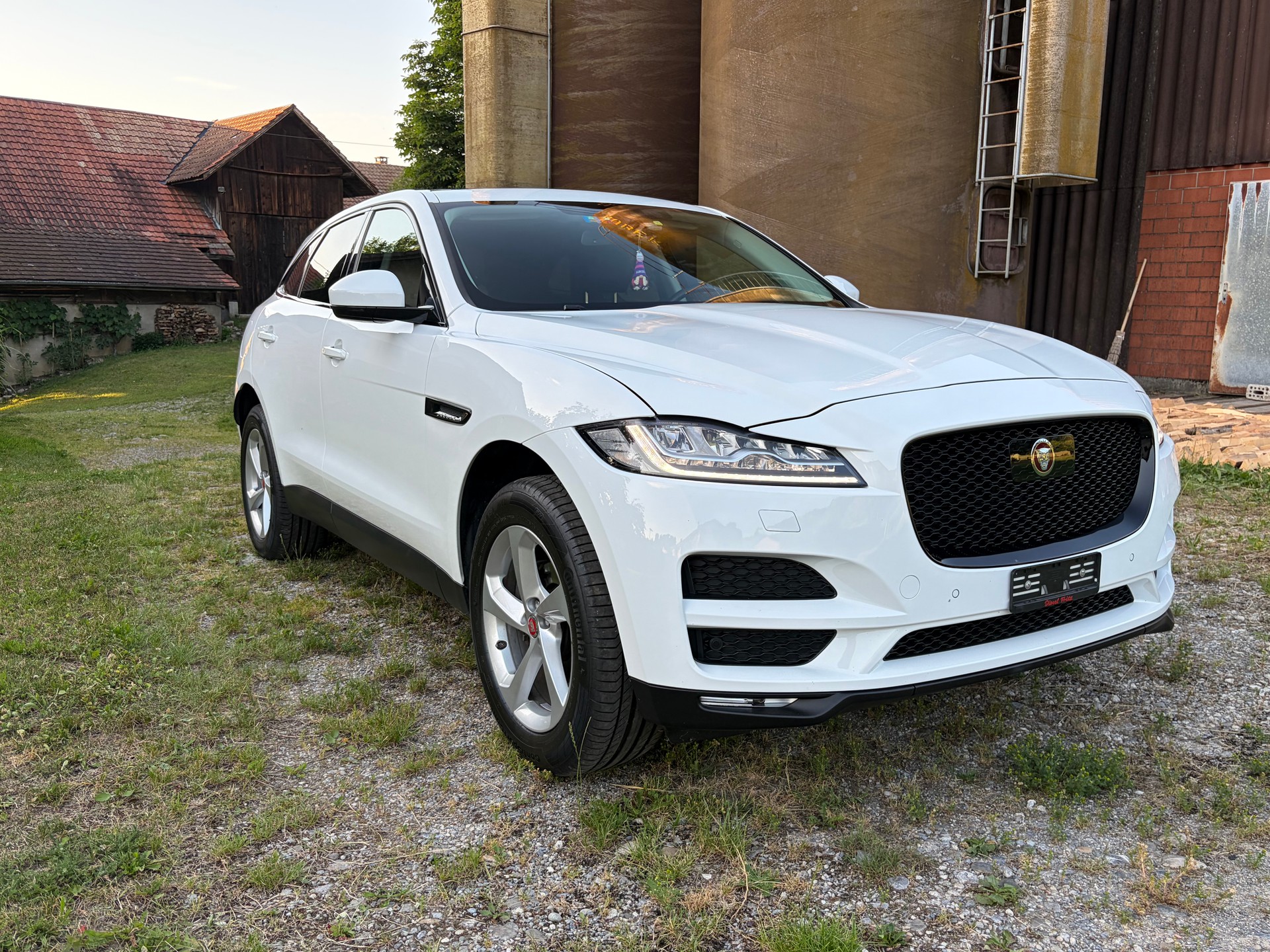 JAGUAR 2.0 D 180 Prestige AWD-image-2
