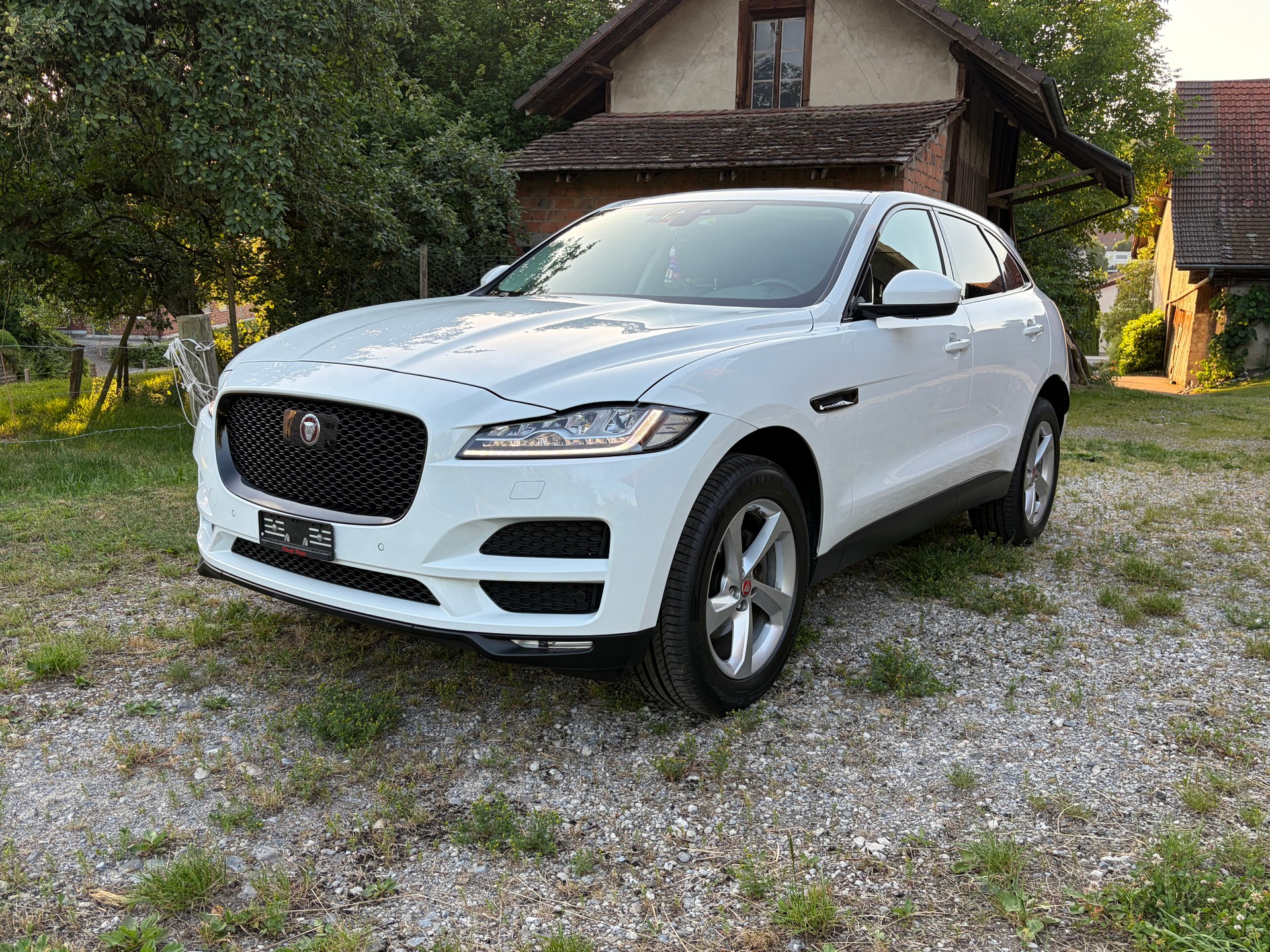 JAGUAR 2.0 D 180 Prestige AWD-image-0
