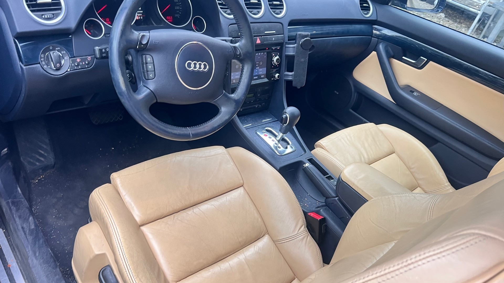 AUDI A4 Cabriolet 3.0 V6-image-5