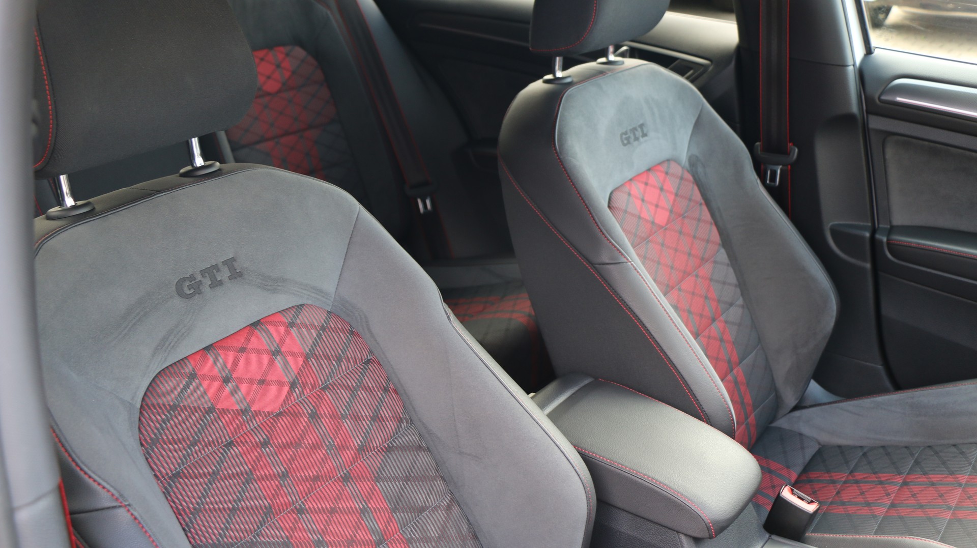 VW Golf 2.0 TSI GTI TCR-image-18
