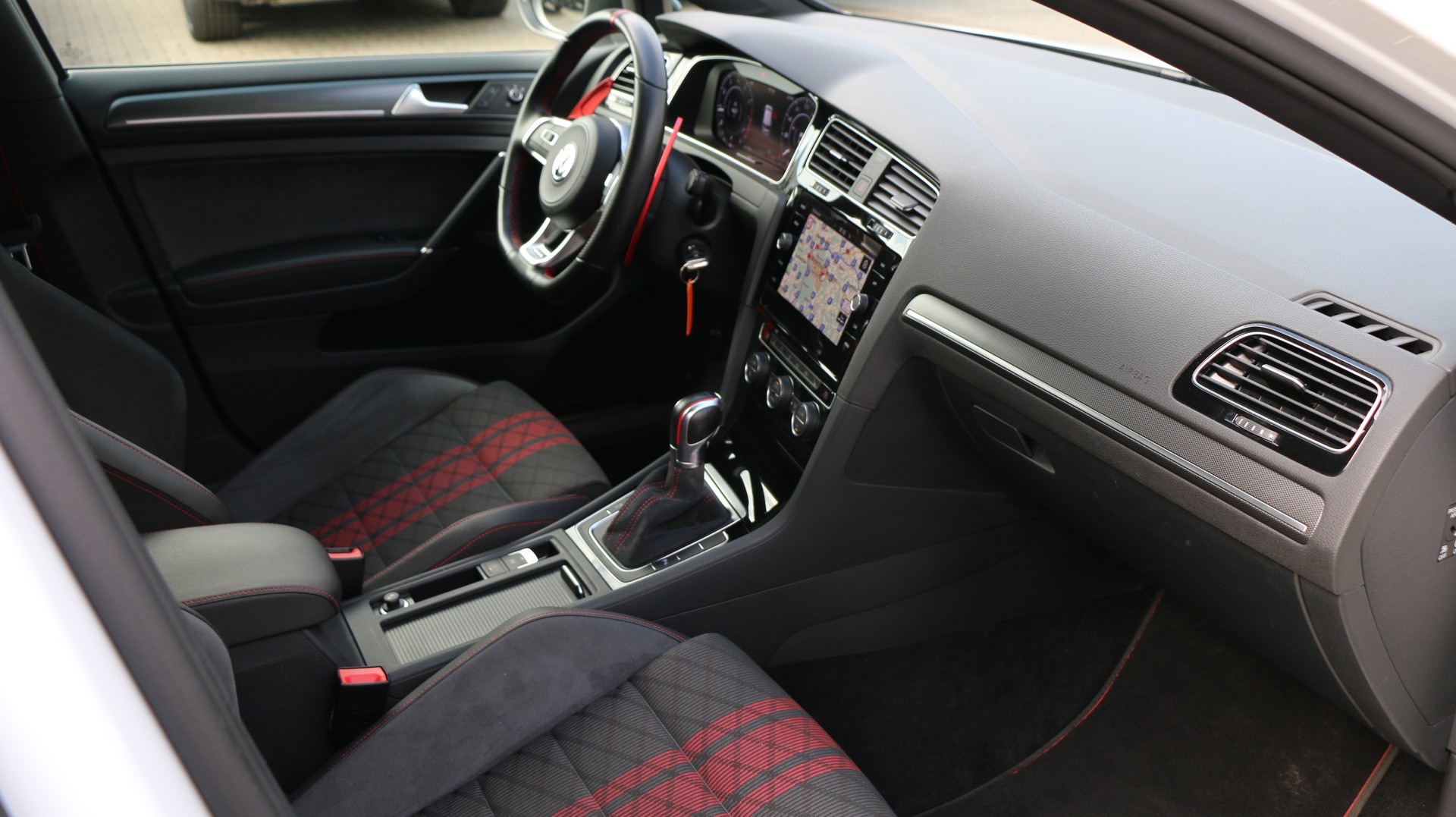 VW Golf 2.0 TSI GTI TCR-image-20