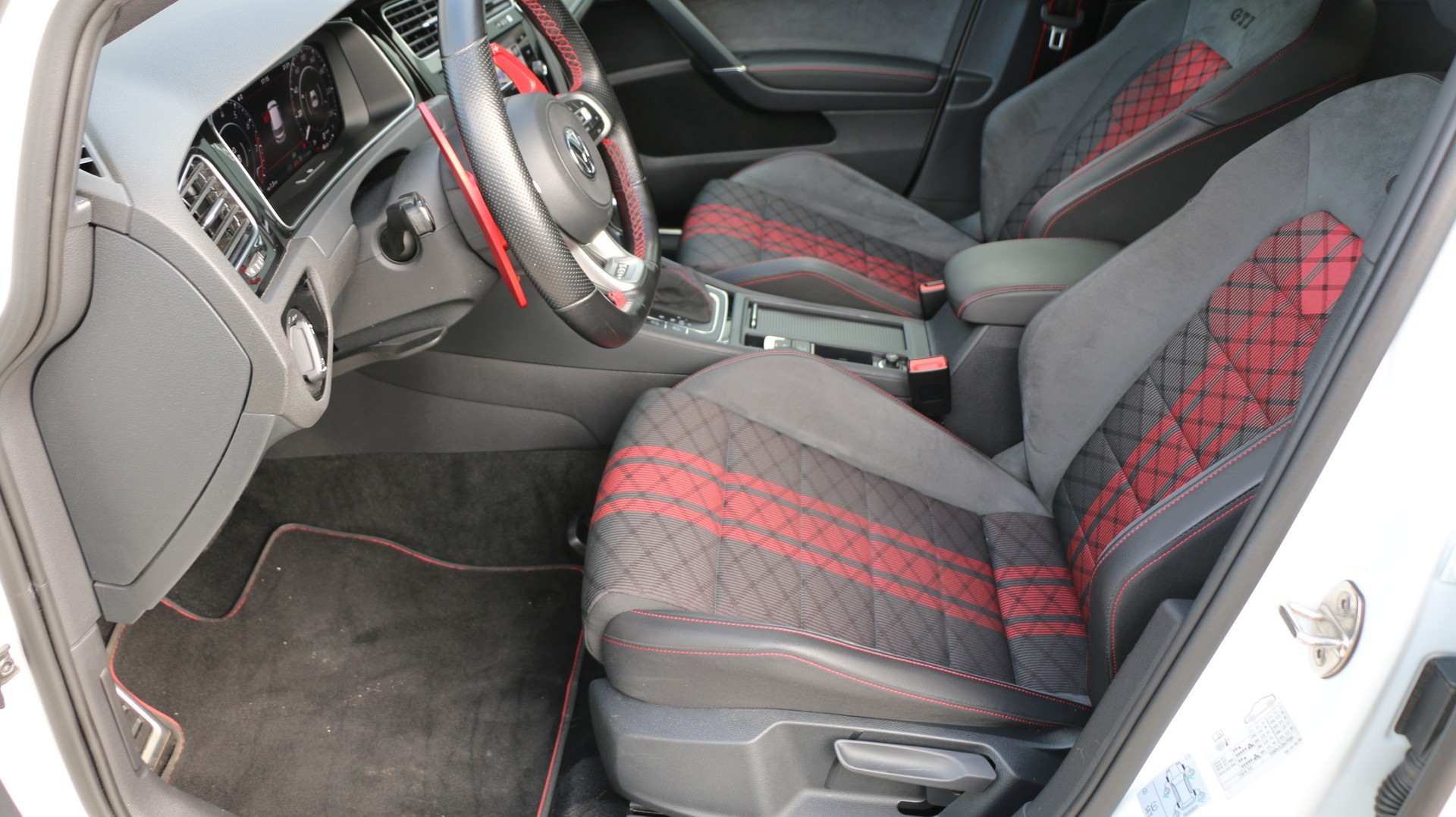 VW Golf 2.0 TSI GTI TCR-image-6