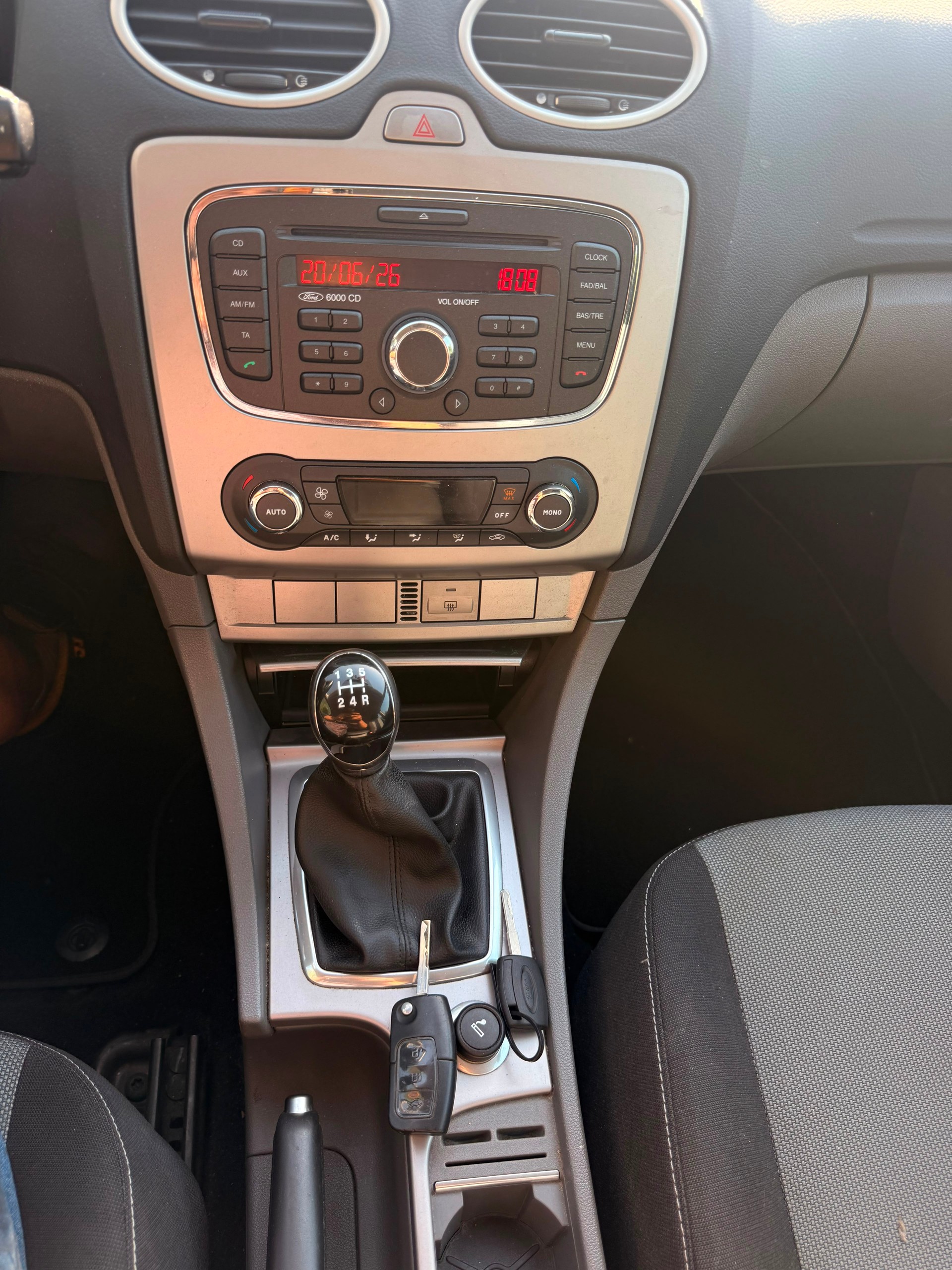 FORD Focus 1.6i VCT Carving-image-10
